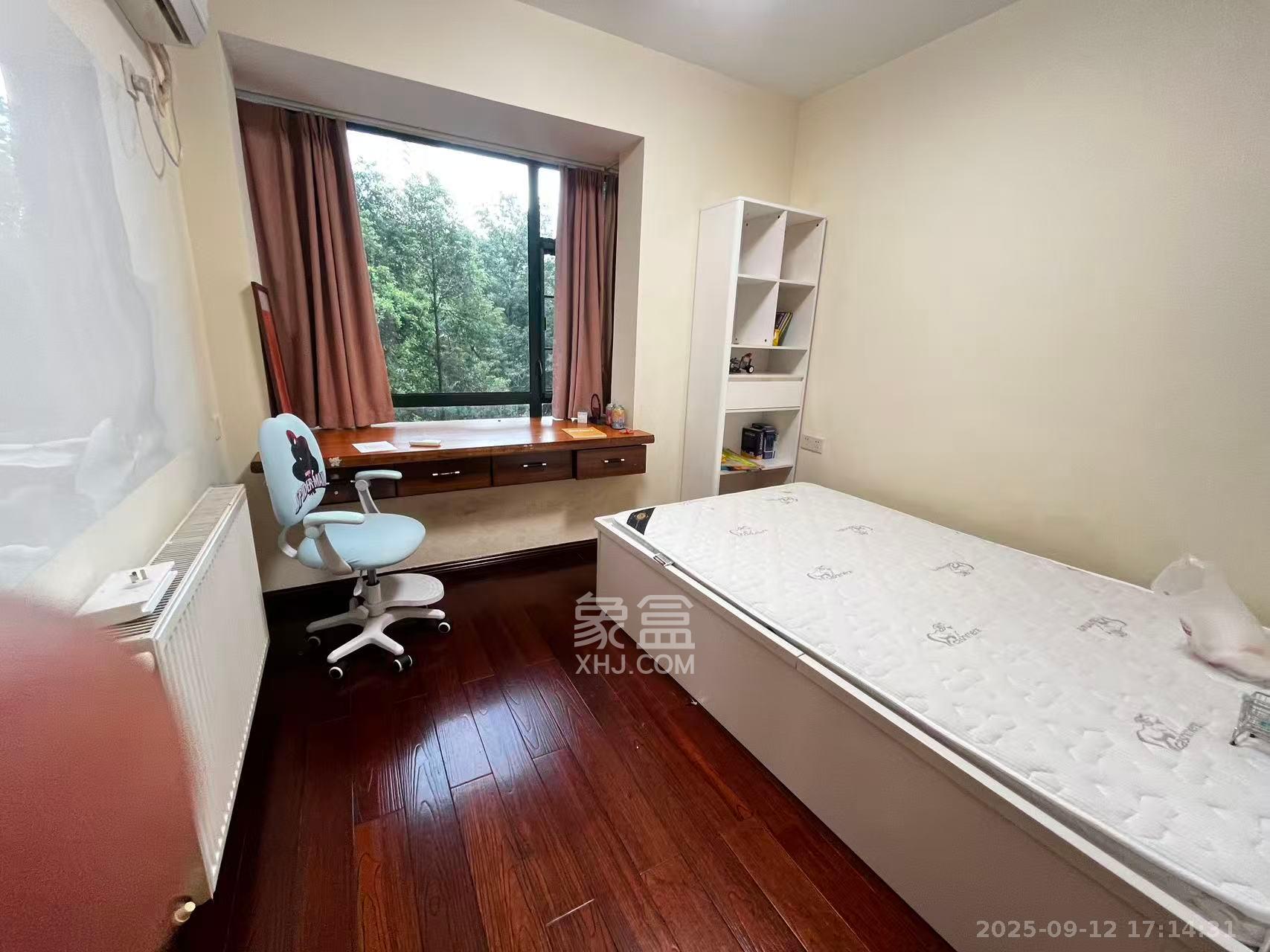 王府花园  4室2厅1卫    4300.0元/月 王府花园  4室2厅1卫    4300.0元/月室内图