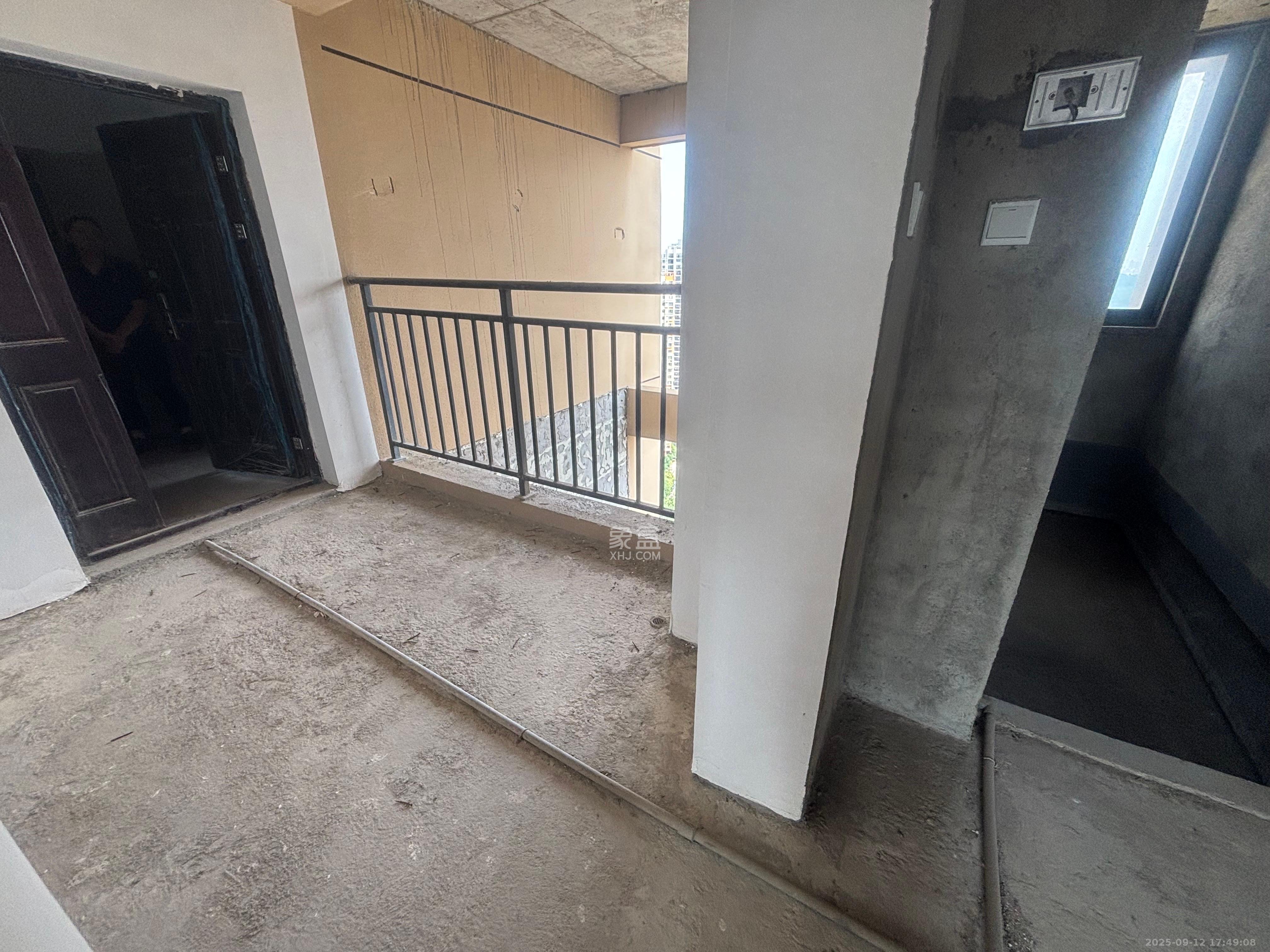 西湖鸿运佳苑  4室2厅2卫    1200.0元/月室内图