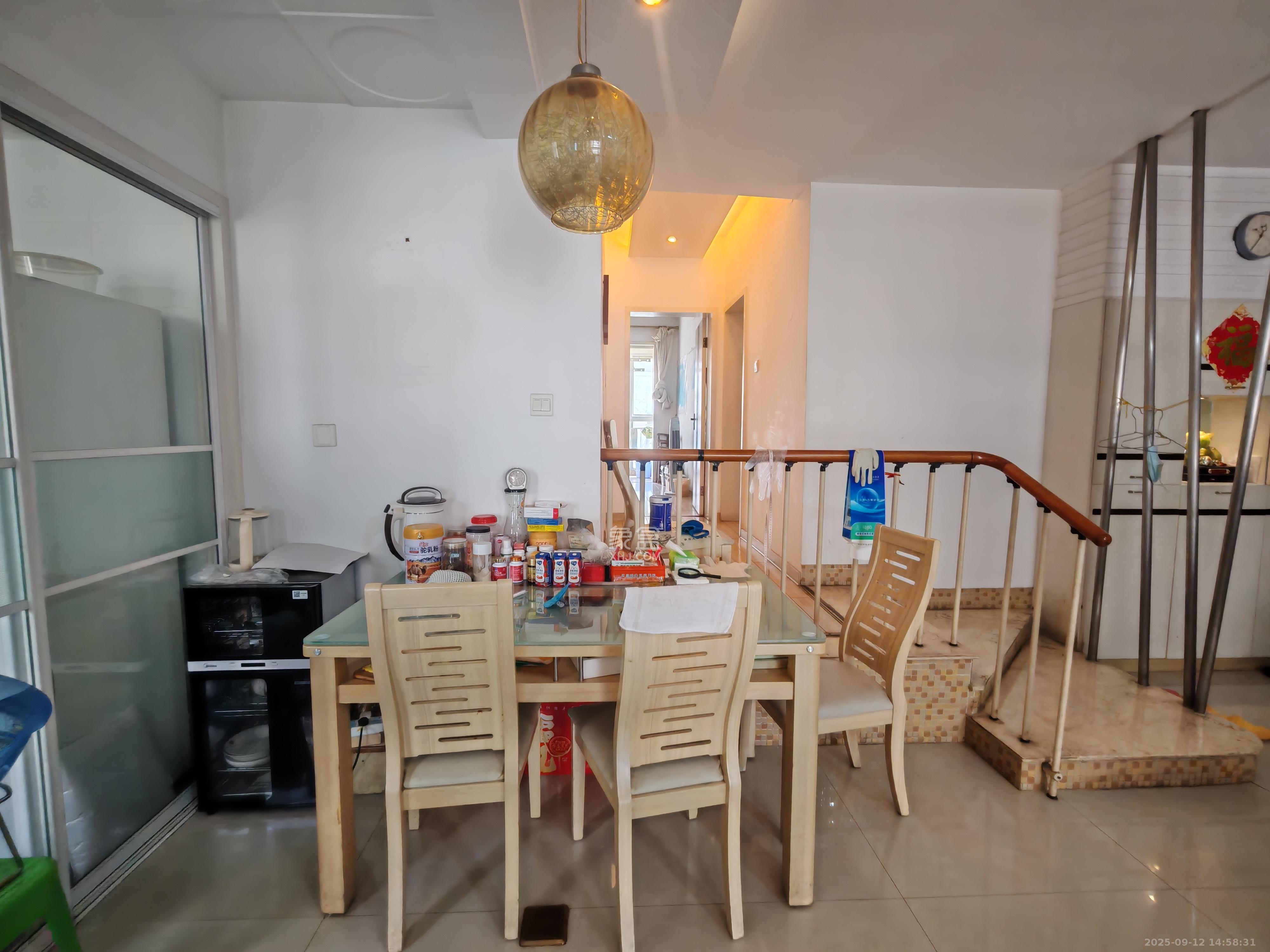 星语林名园  3室2厅2卫    2000.0元/月室内图