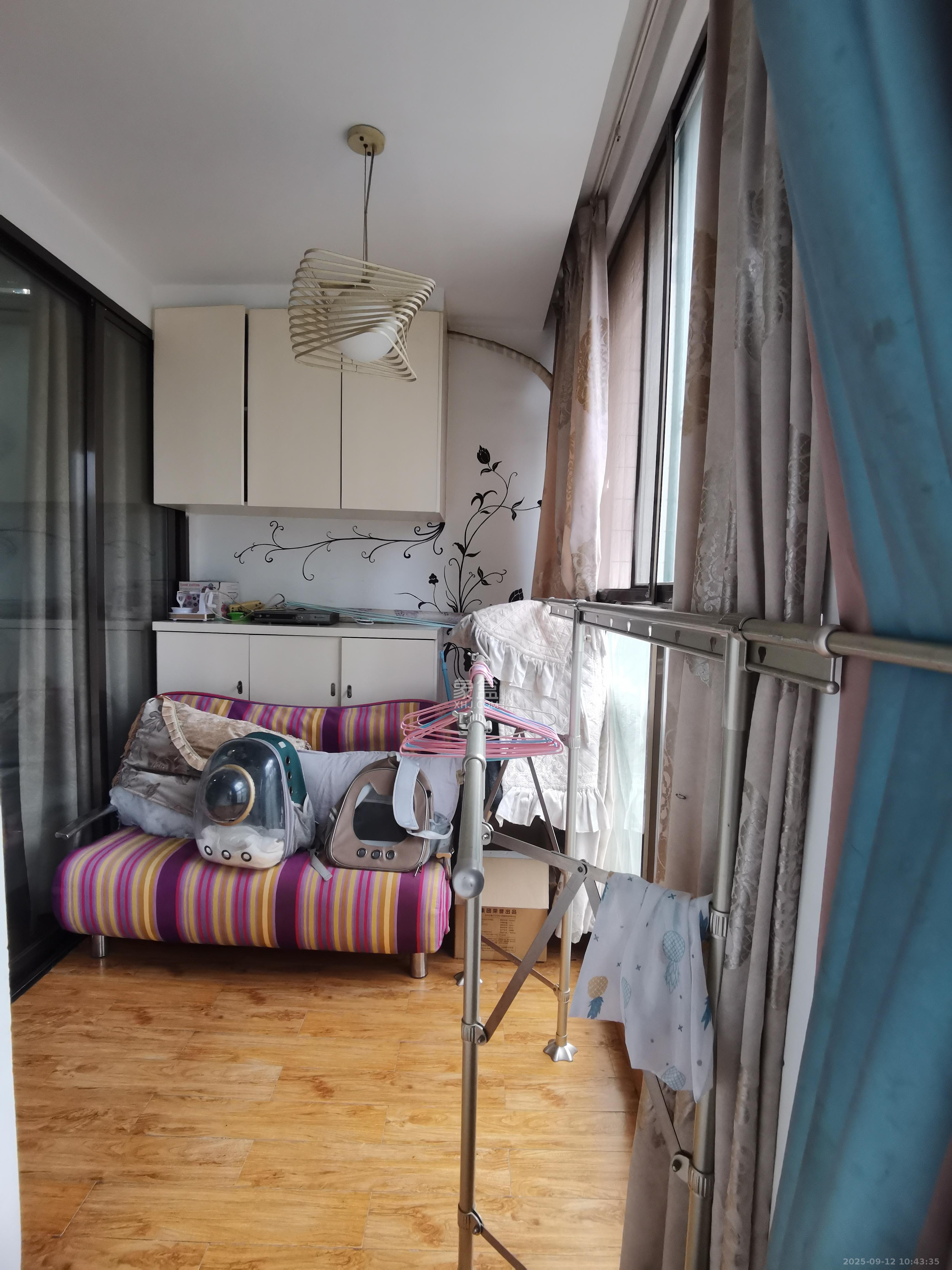 岳泰理想城 1室2厅1卫 2500.0元/月 岳泰理想城 1室2厅1卫 2500.0元/月室内图