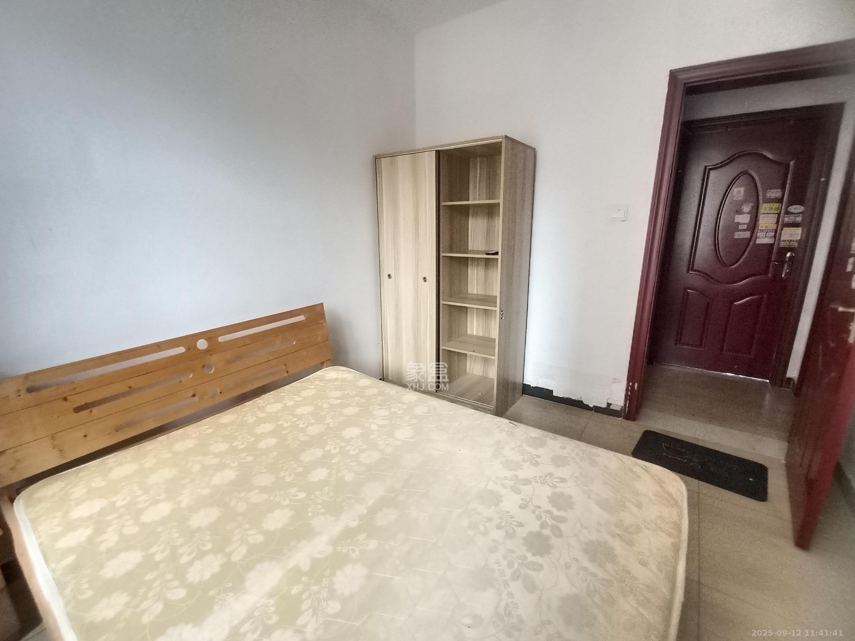 岳华新苑 1室0厅1卫 700.0元/月 岳华新苑 1室0厅1卫 700.0元/月室内图