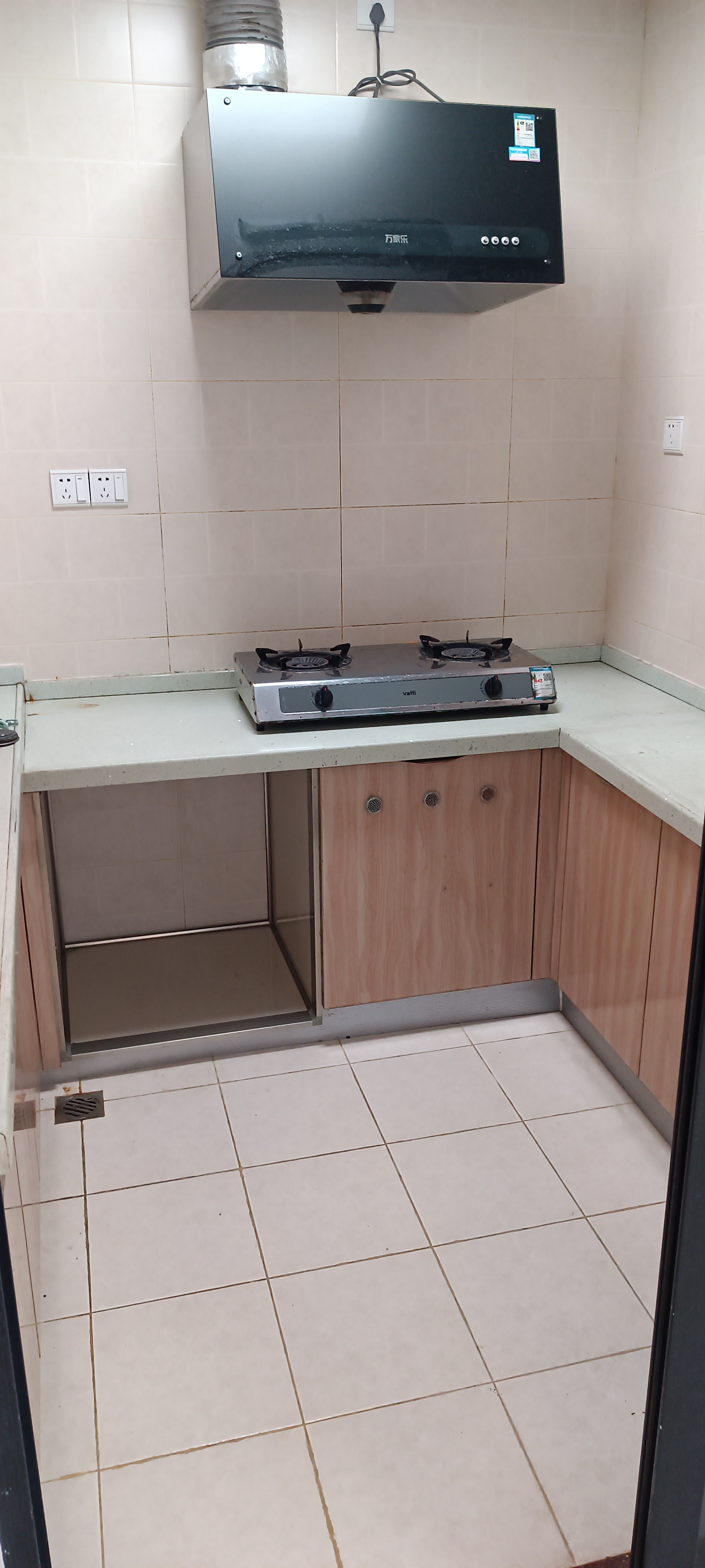 侨中里(教师公寓)  3室1厅1卫    3200.0元/月 侨中里(教师公寓)  3室1厅1卫    3200.0元/月室内图