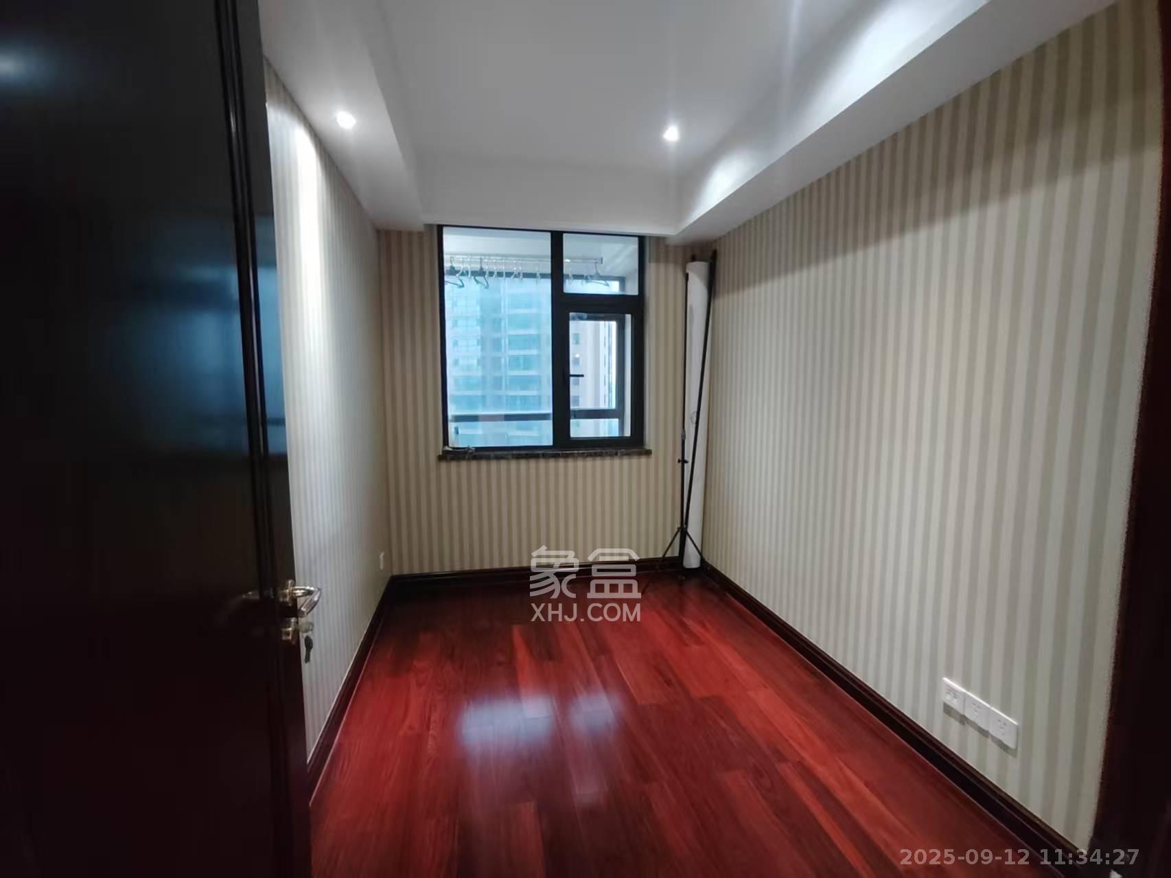 运达中央广场一、二期  3室2厅2卫    7800.0元/月室内图