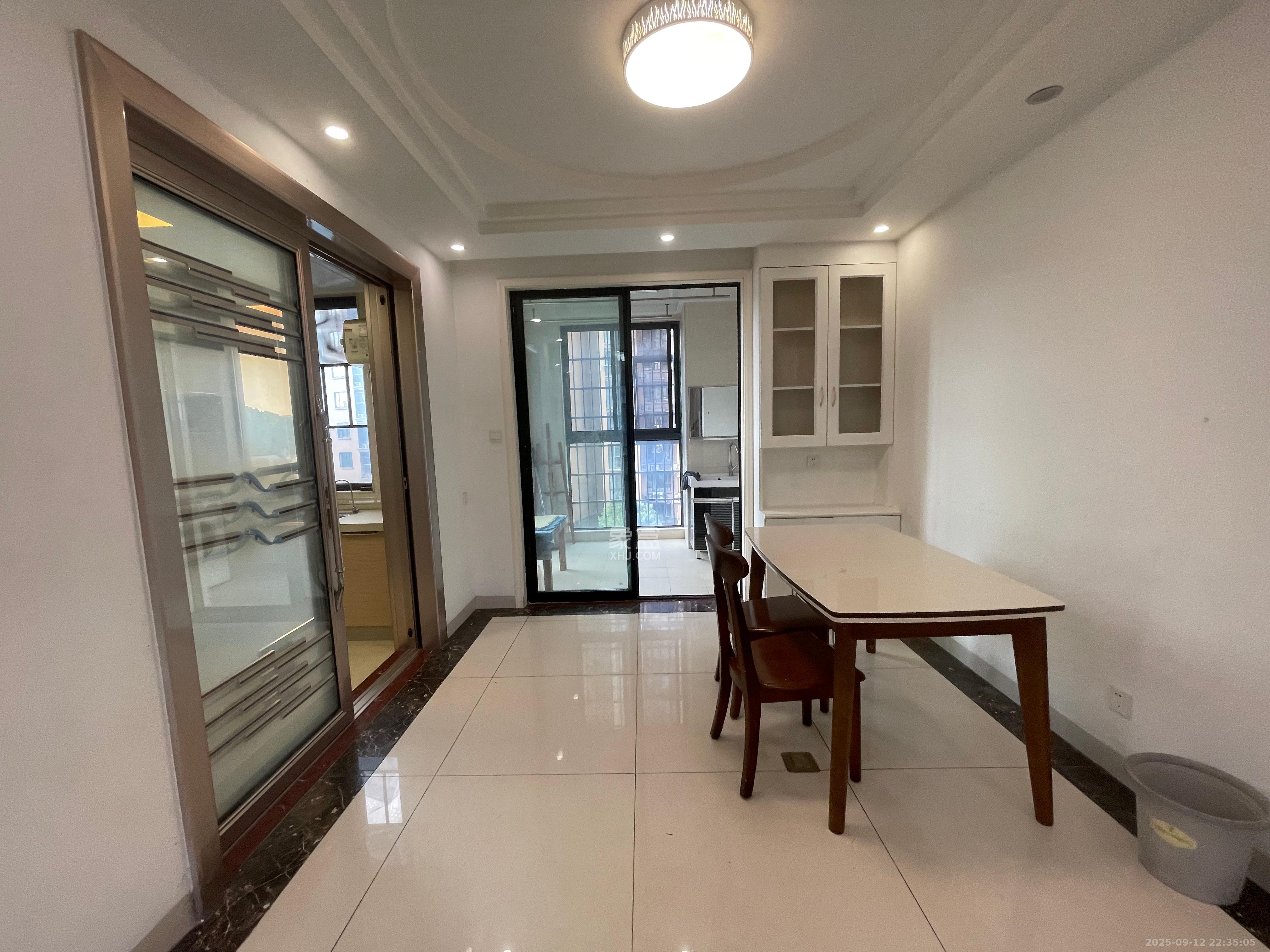 中信凯旋城（中信新城四期）  1室2厅2卫    2450.0元/月室内图