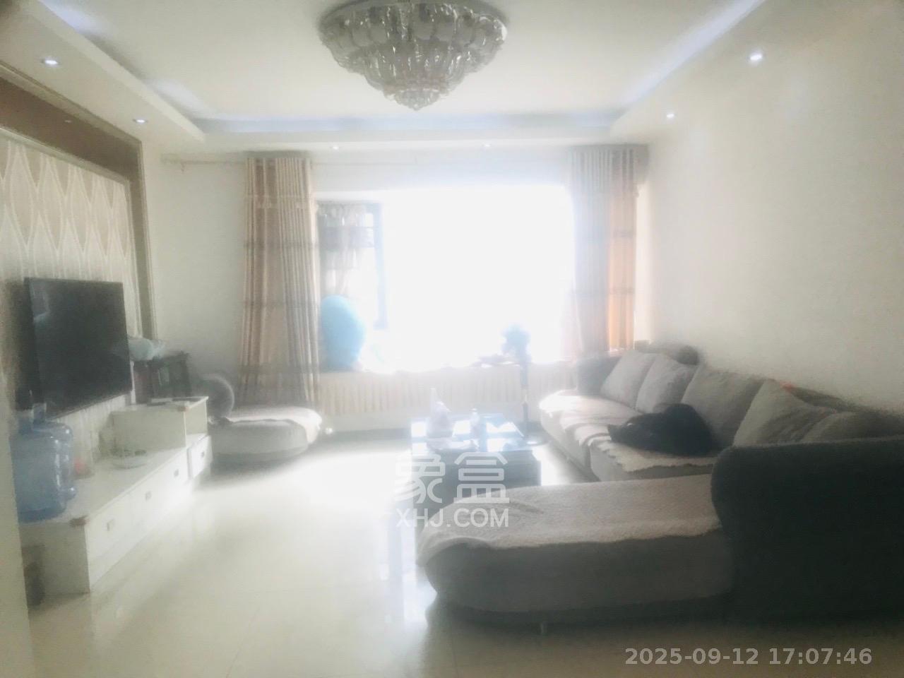 月畔湾 3室2厅2卫 2800.0元/月 月畔湾 3室2厅2卫 2800.0元/月室内图