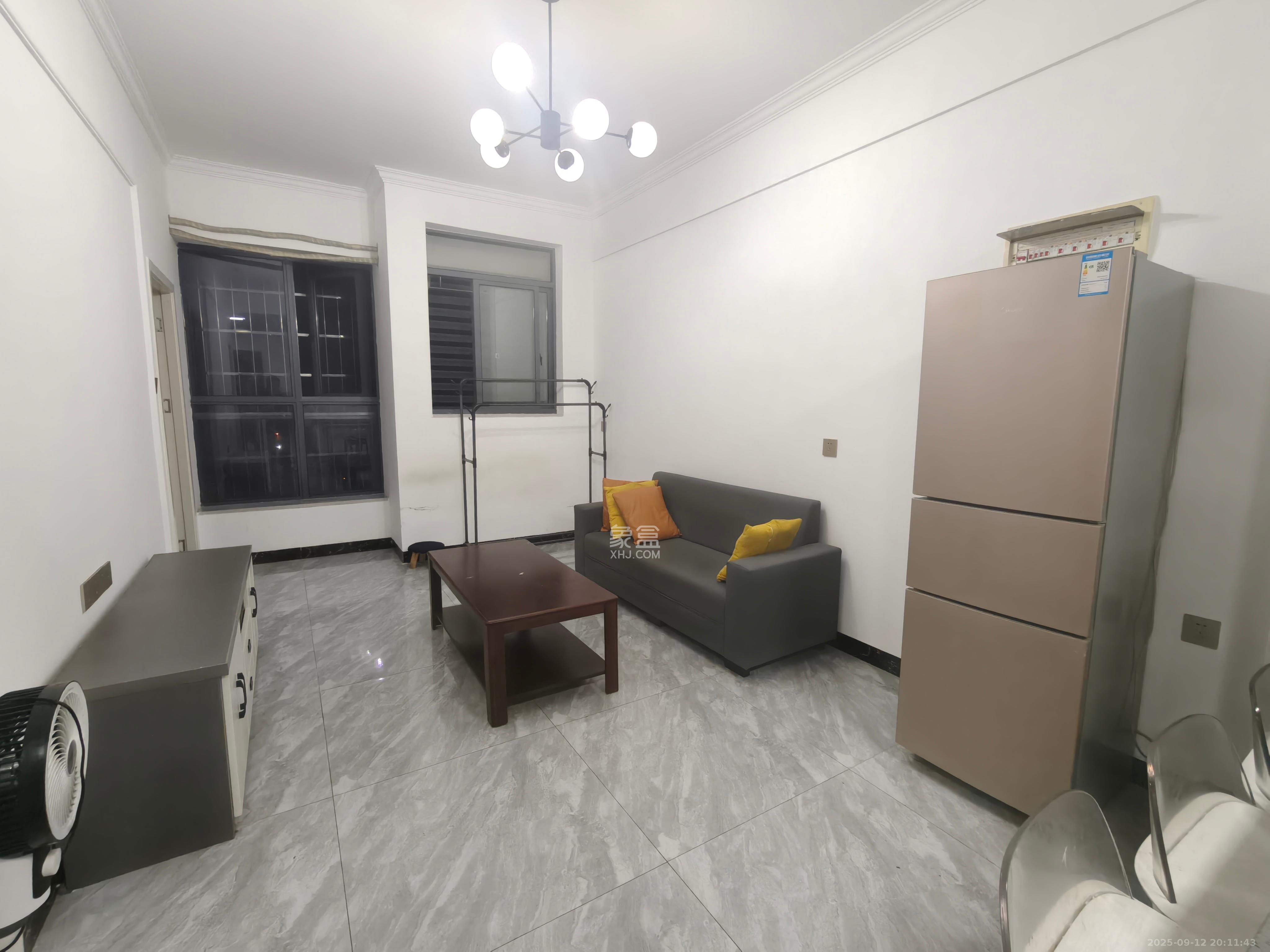 中南国际眼镜城(中伟商业中心) 2室1厅1卫 1800.0元/月 中南国际眼镜城(中伟商业中心) 2室1厅1卫 1800.0元/月室内图