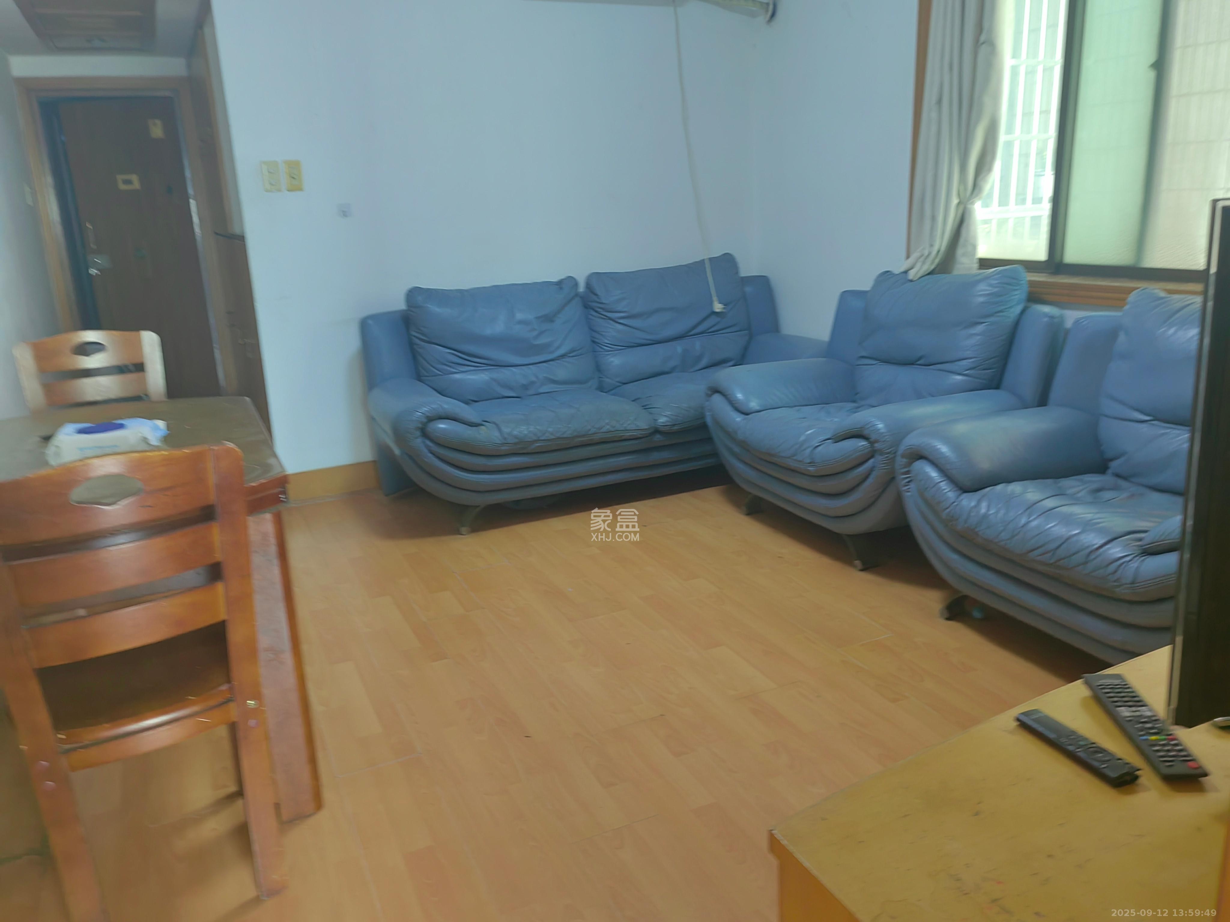 芙蓉广场农行单位宿舍 2室1厅1卫 2400.0元/月 芙蓉广场农行单位宿舍 2室1厅1卫 2400.0元/月室内图