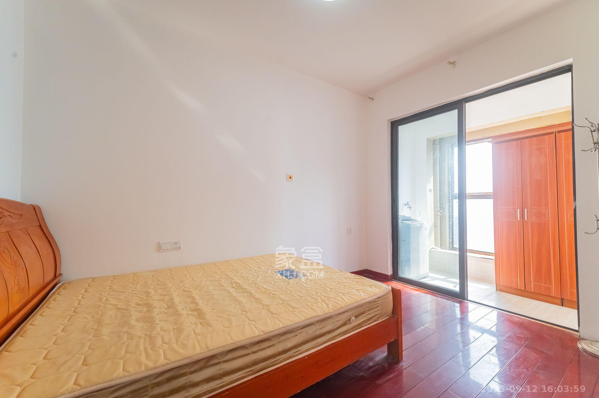 星湖湾一期高层  3室2厅3卫    2300.0元/月 星湖湾一期高层  3室2厅3卫    2300.0元/月室内图