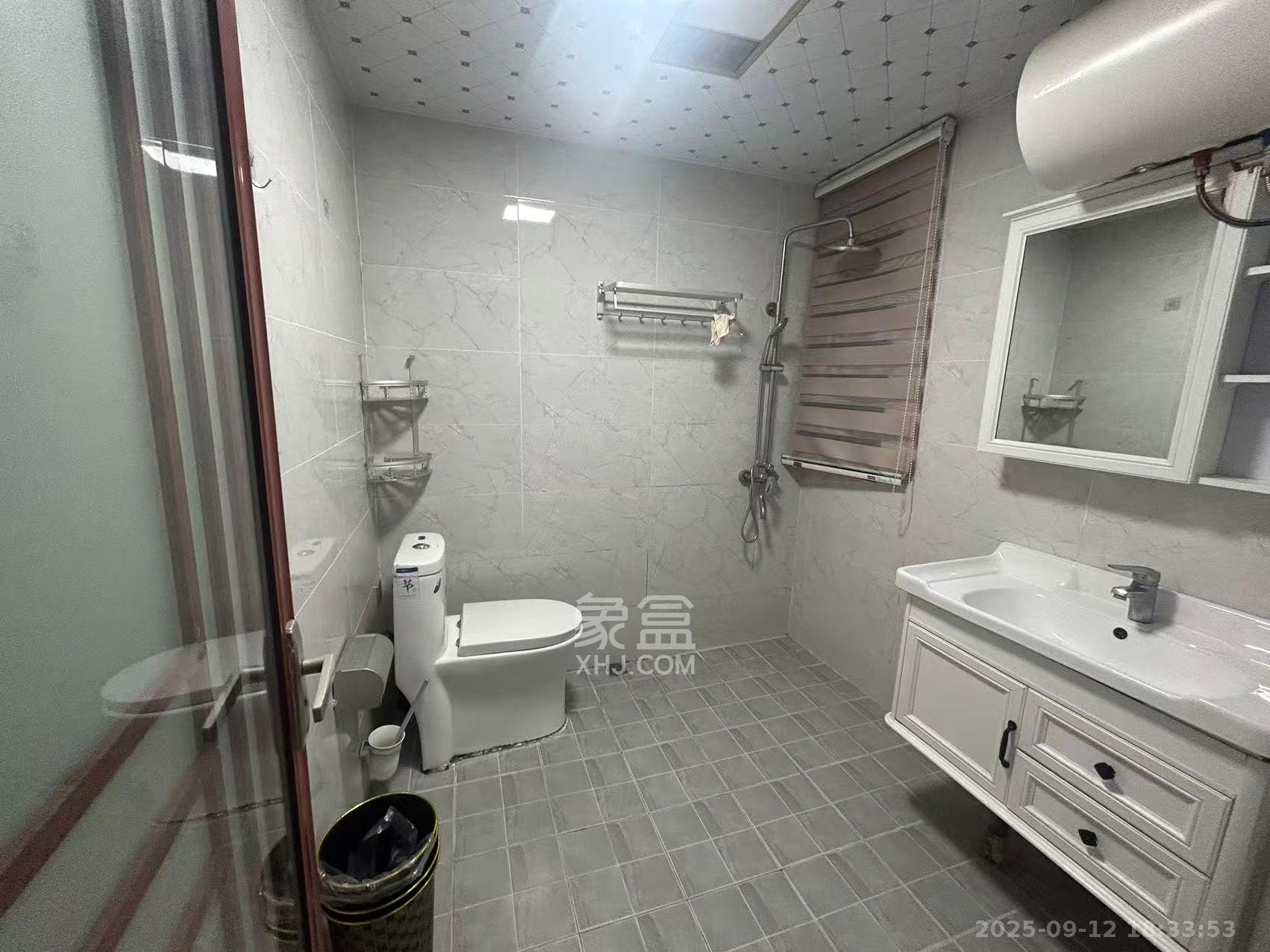 好莱城(弘德西街) 4室2厅2卫 3000.0元/月 好莱城(弘德西街) 4室2厅2卫 3000.0元/月室内图