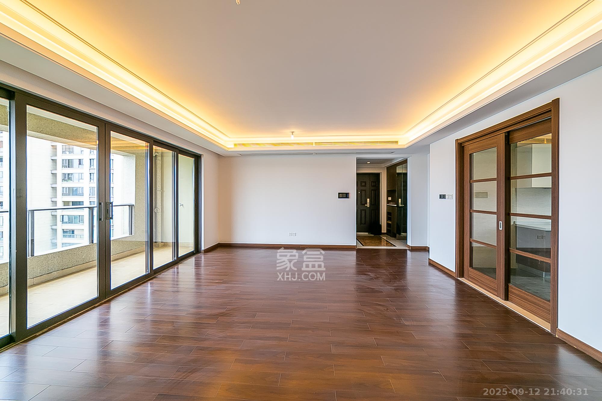 万科紫台 3室2厅2卫 265.0万 万科紫台 3室2厅2卫 265.0万客厅