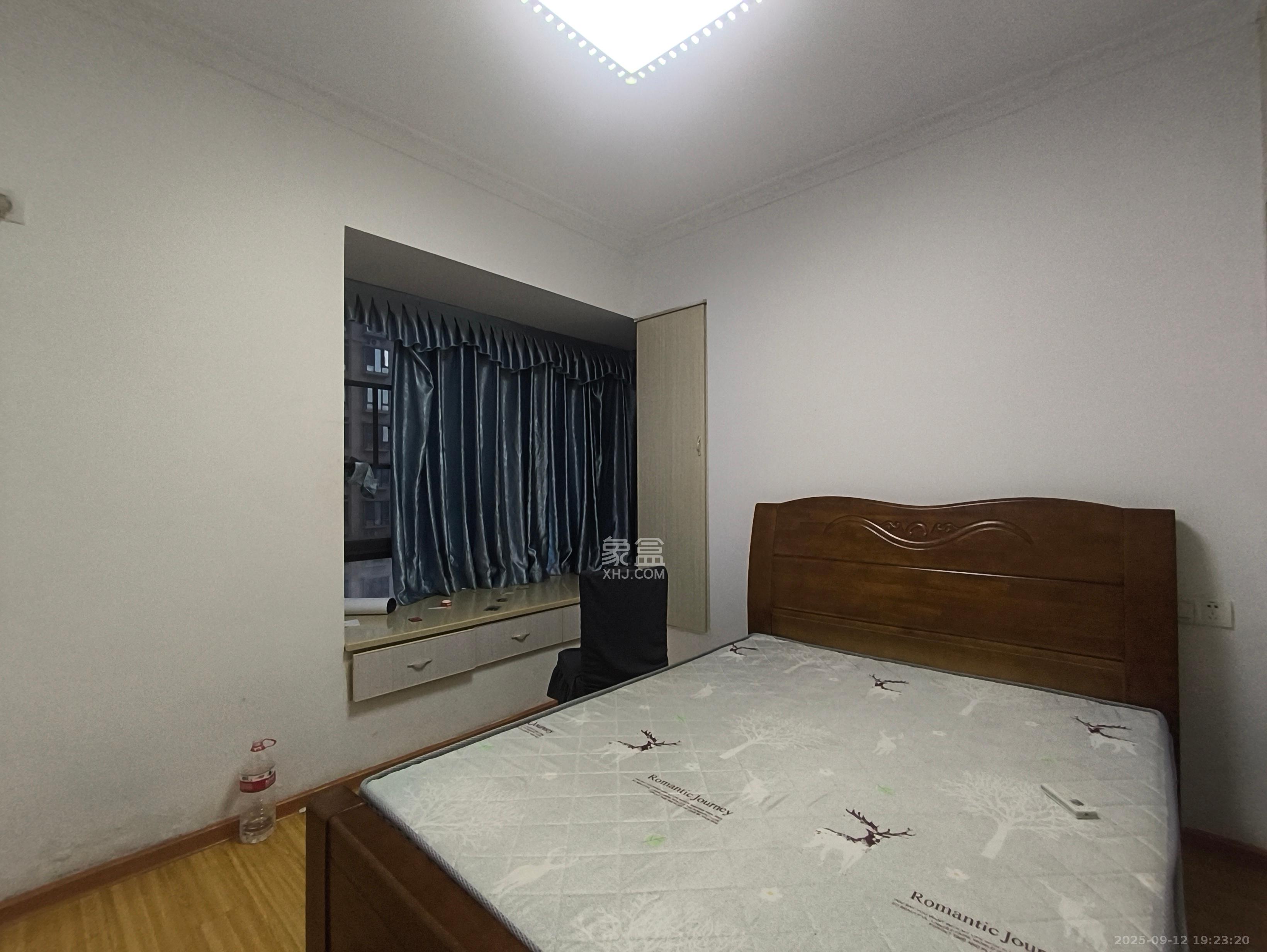 蓝山郡  3室2厅1卫    1800.0元/月室内图