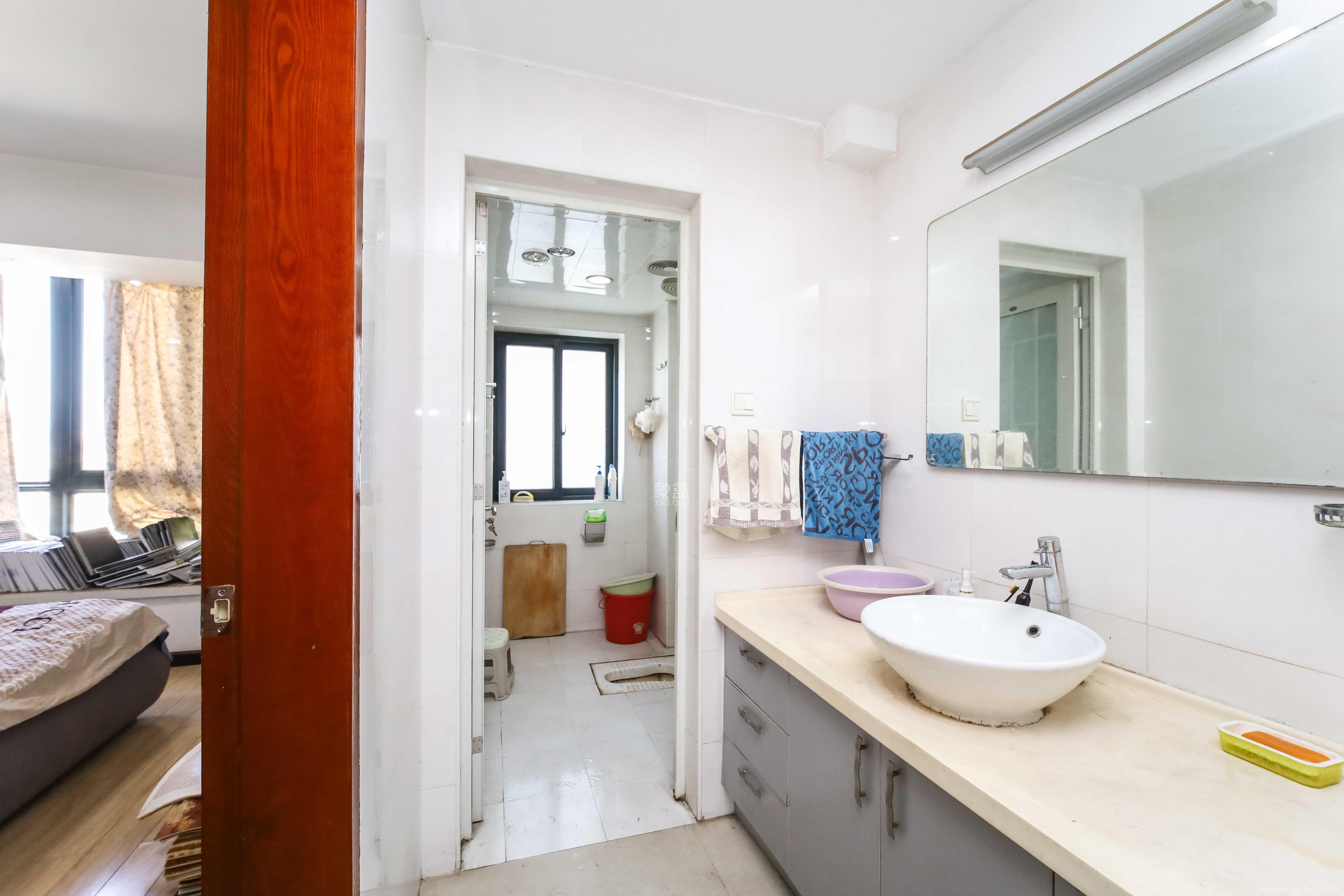 浏阳河畔家园  3室2厅2卫    88.0万卫生间