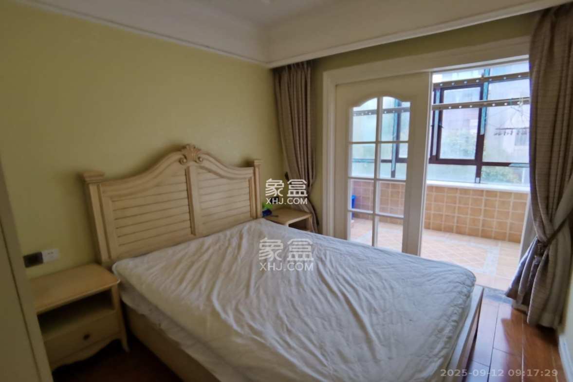 欧莱雅郡 4室2厅2卫 3400.0元/月 欧莱雅郡 4室2厅2卫 3400.0元/月室内图