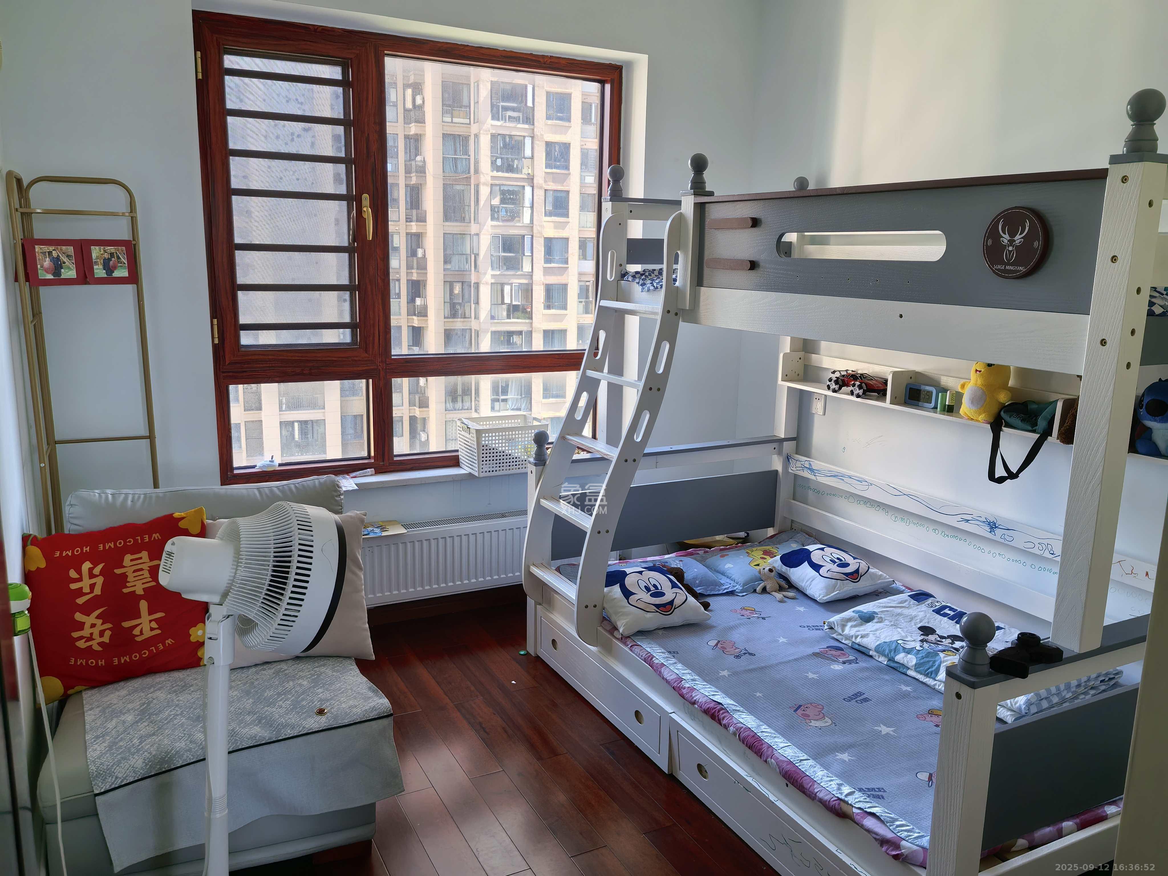 世茂外滩里（世茂铂翠湾三期）  4室2厅2卫    4500.0元/月室内图