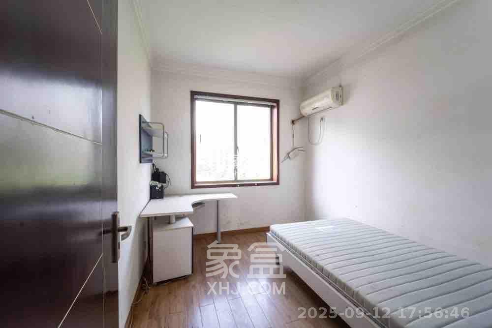 芙蓉公寓  4室2厅2卫    2500.0元/月室内图