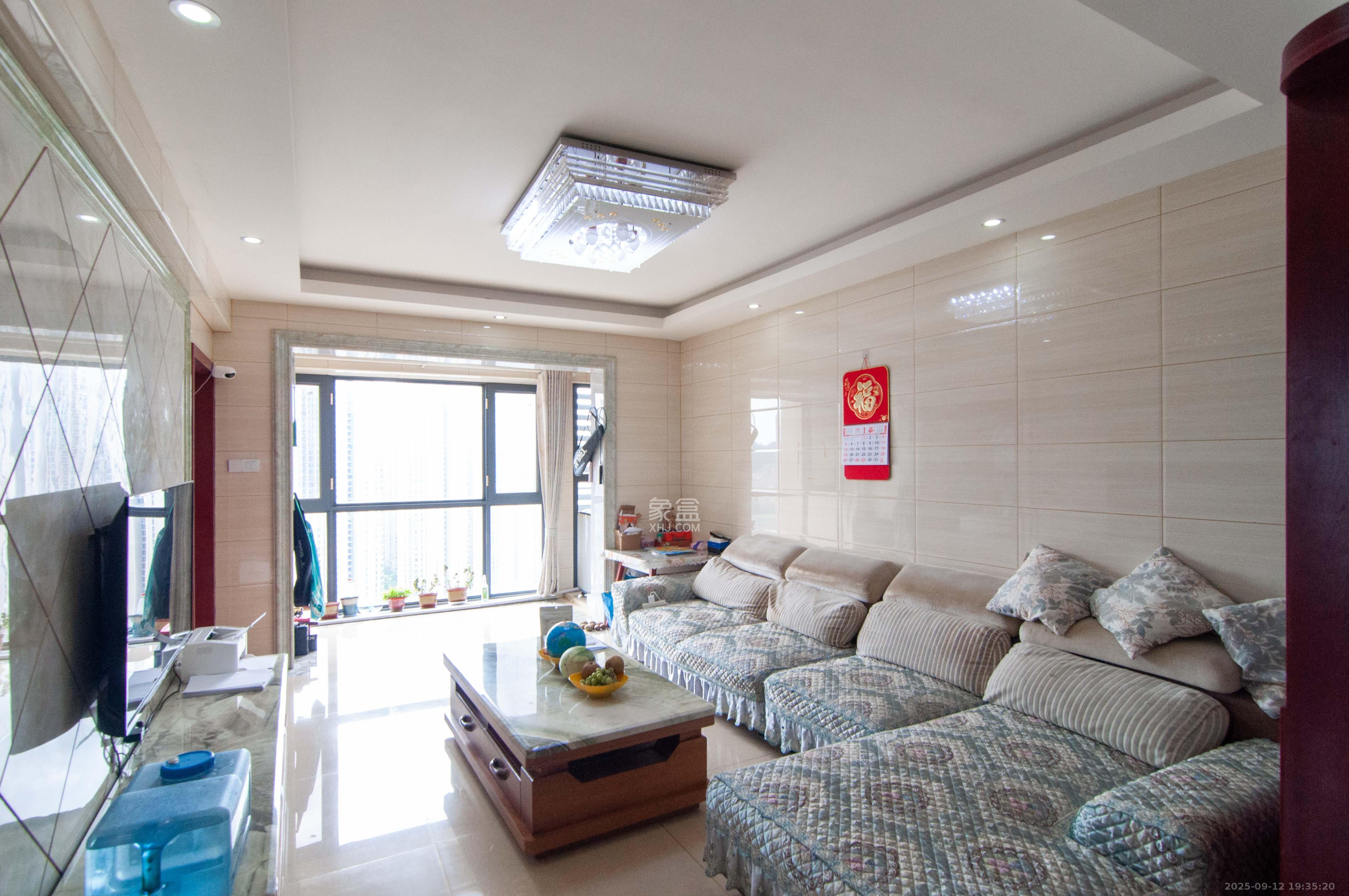 振业城二期  3室2厅1卫    128.0万客厅