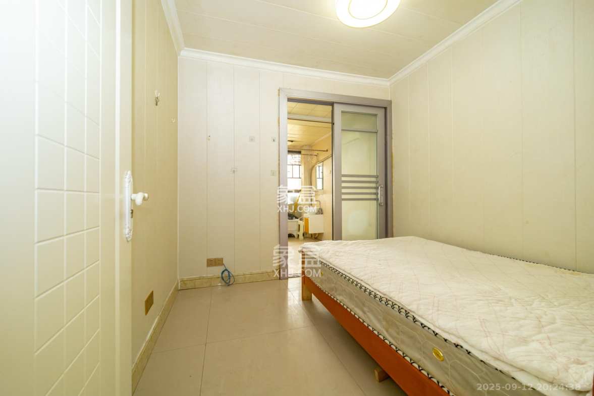 悦湖山 4室2厅2卫 69.8万 悦湖山 4室2厅2卫 69.8万卧室