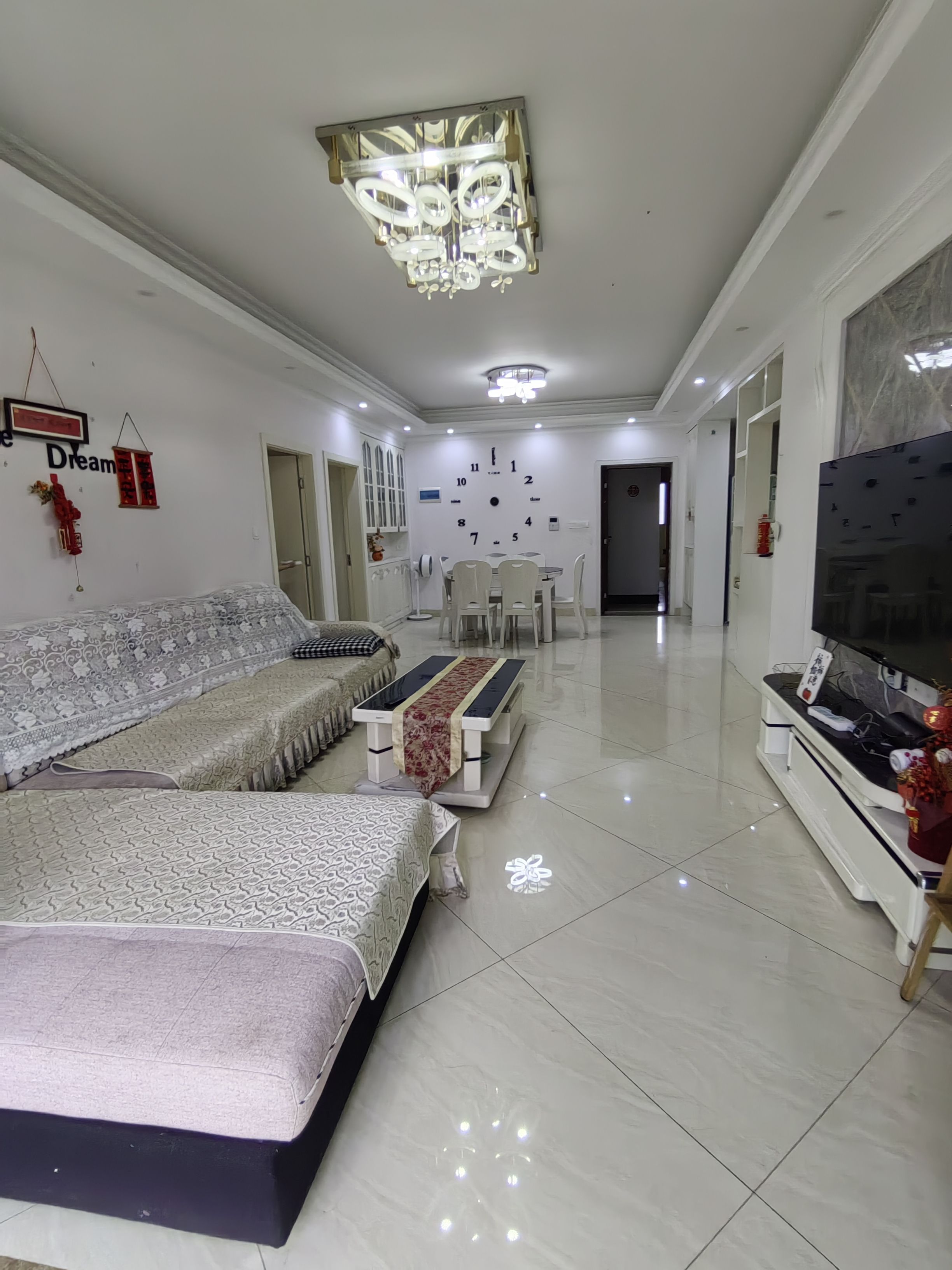 水映豪廷(一,二,三期) 3室2厅2卫 2300.0元/月 水映豪廷(一,二,三期) 3室2厅2卫 2300.0元/月室内图