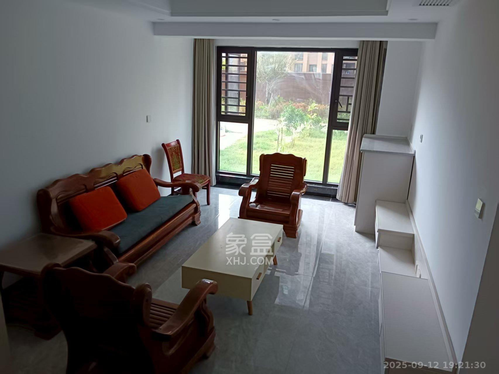 长房明宸府  3室2厅1卫    2100.0元/月 长房明宸府  3室2厅1卫    2100.0元/月