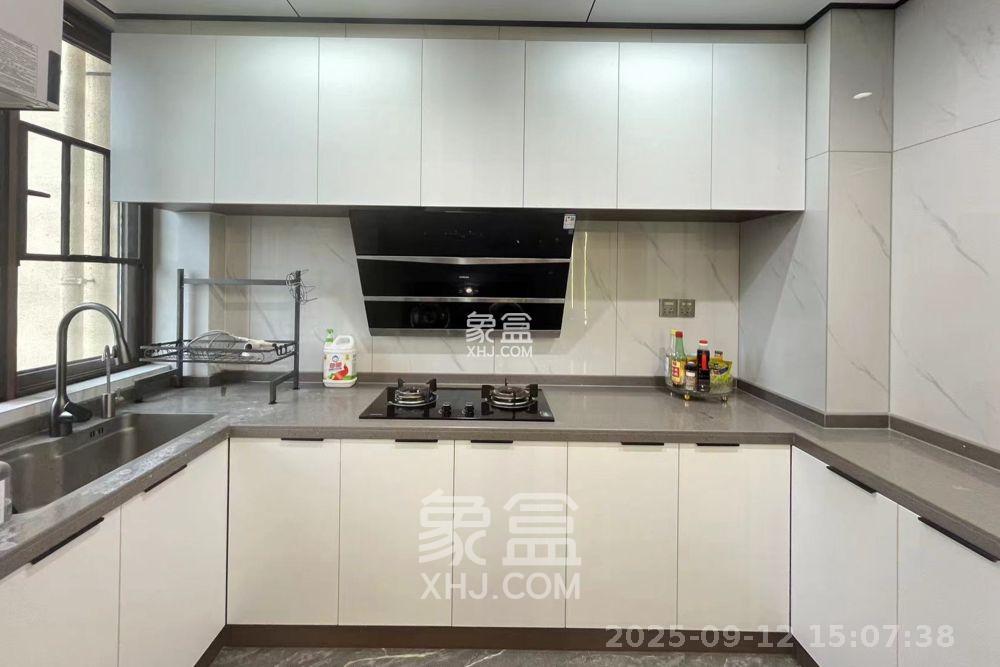 长龙湾  4室2厅2卫    2800.0元/月室内图