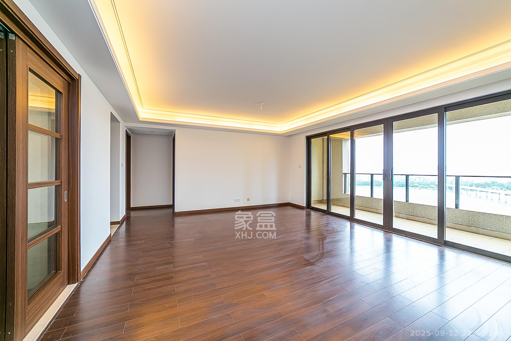 万科紫台 3室2厅2卫 265.0万 万科紫台 3室2厅2卫 265.0万客厅