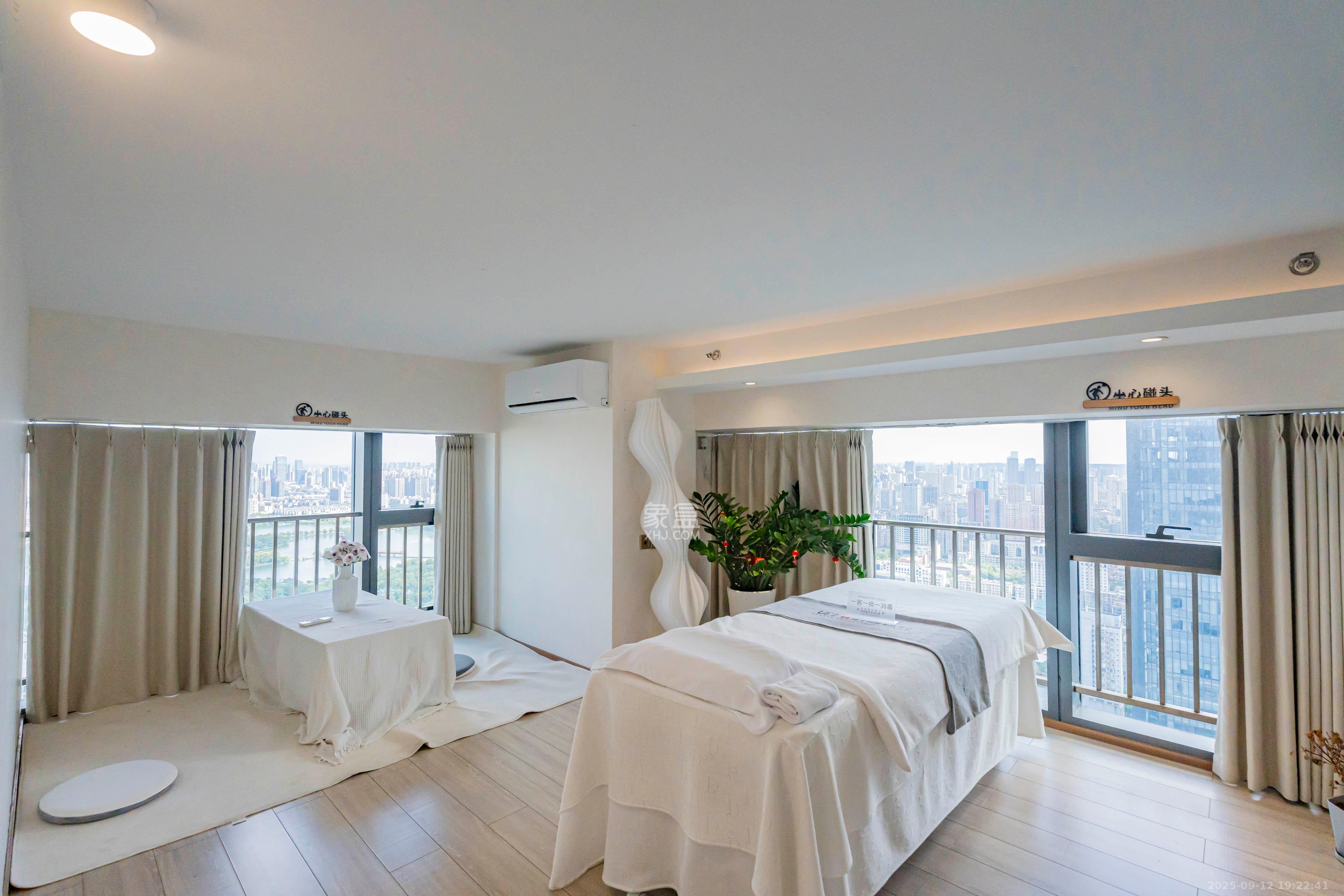 华远华时代  4室2厅2卫    110.0万卧室