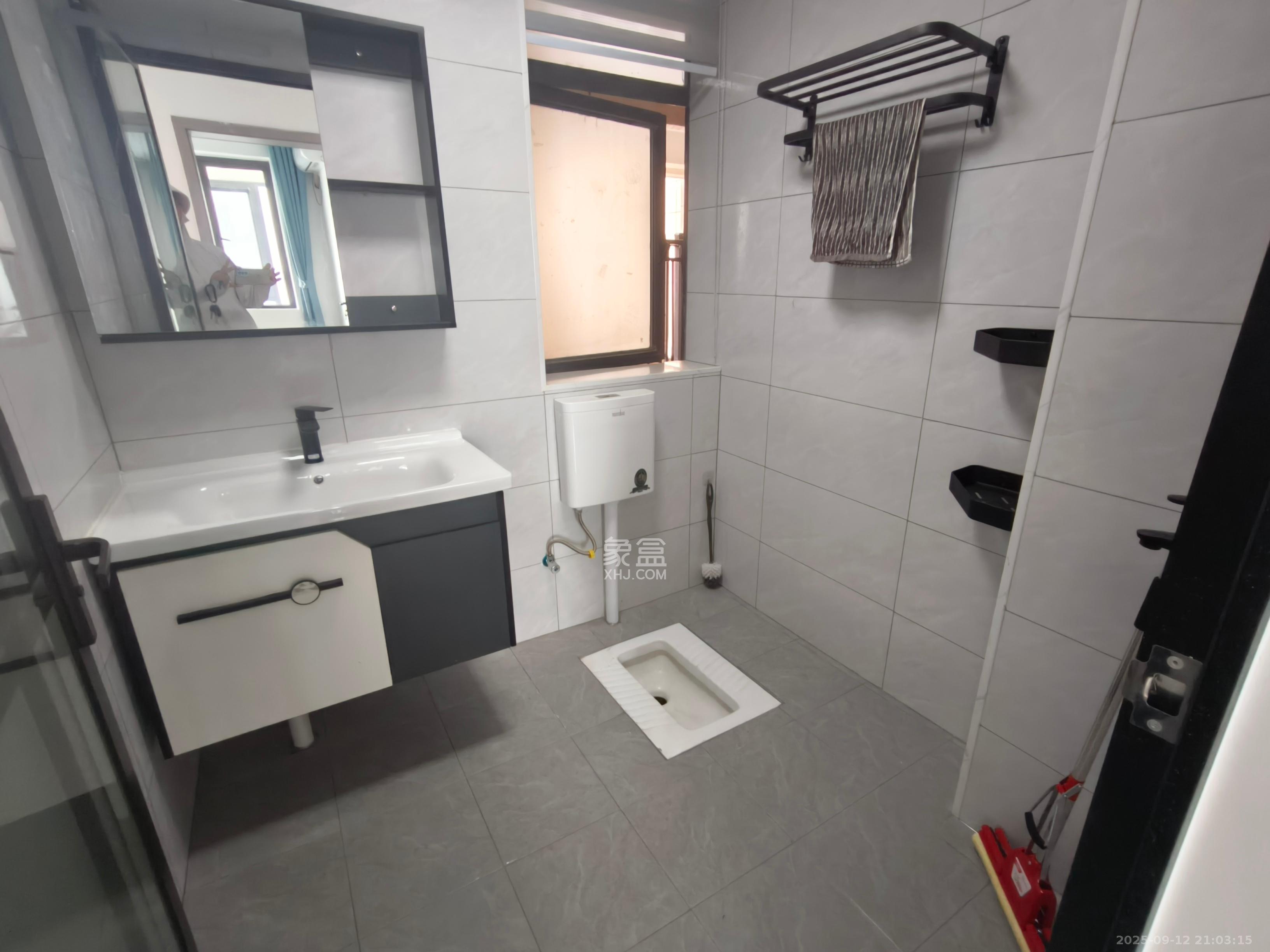 青竹湖曦园  3室2厅1卫    2000.0元/月 青竹湖曦园  3室2厅1卫    2000.0元/月室内图