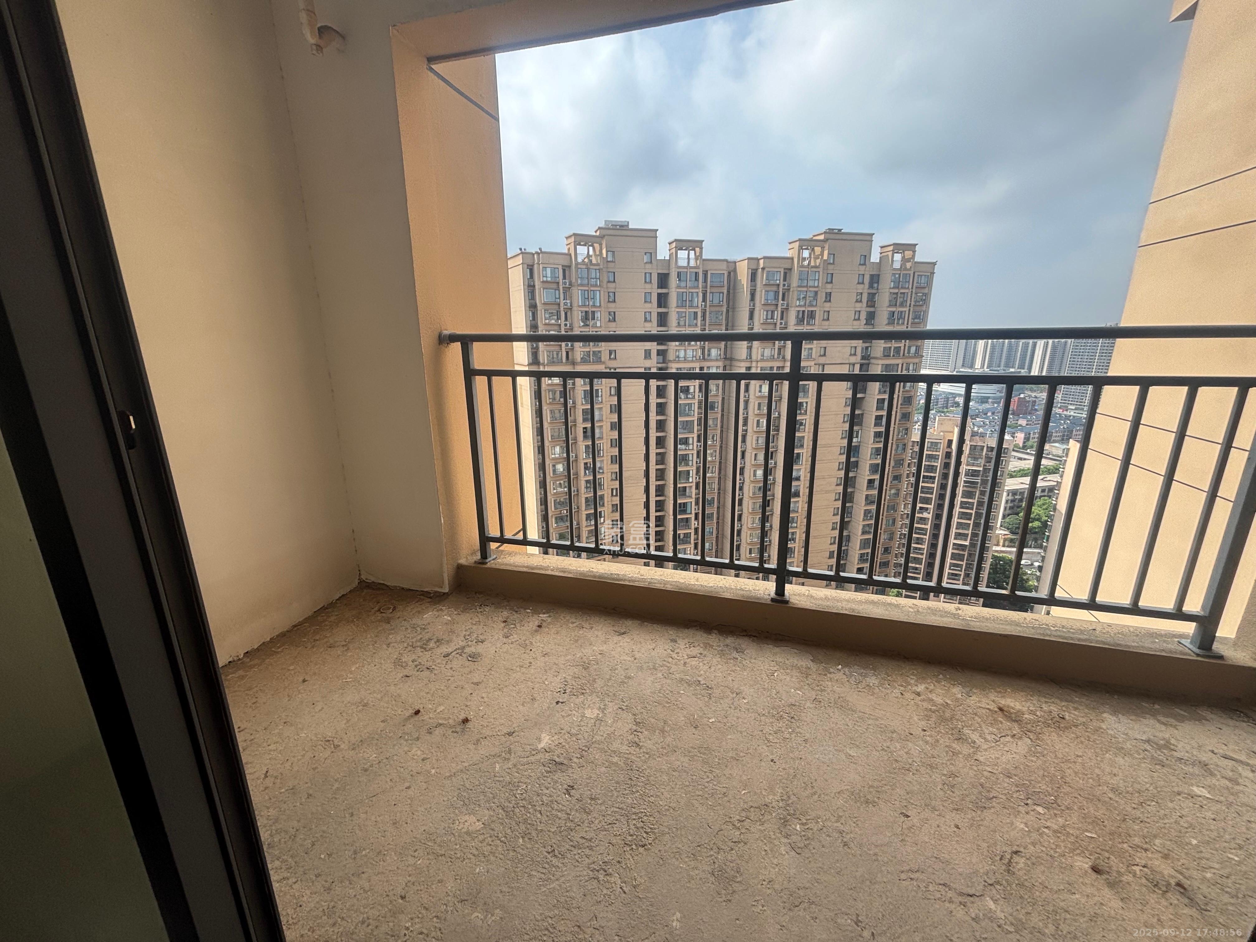 西湖鸿运佳苑 4室2厅2卫 1200.0元/月 西湖鸿运佳苑 4室2厅2卫 1200.0元/月室内图