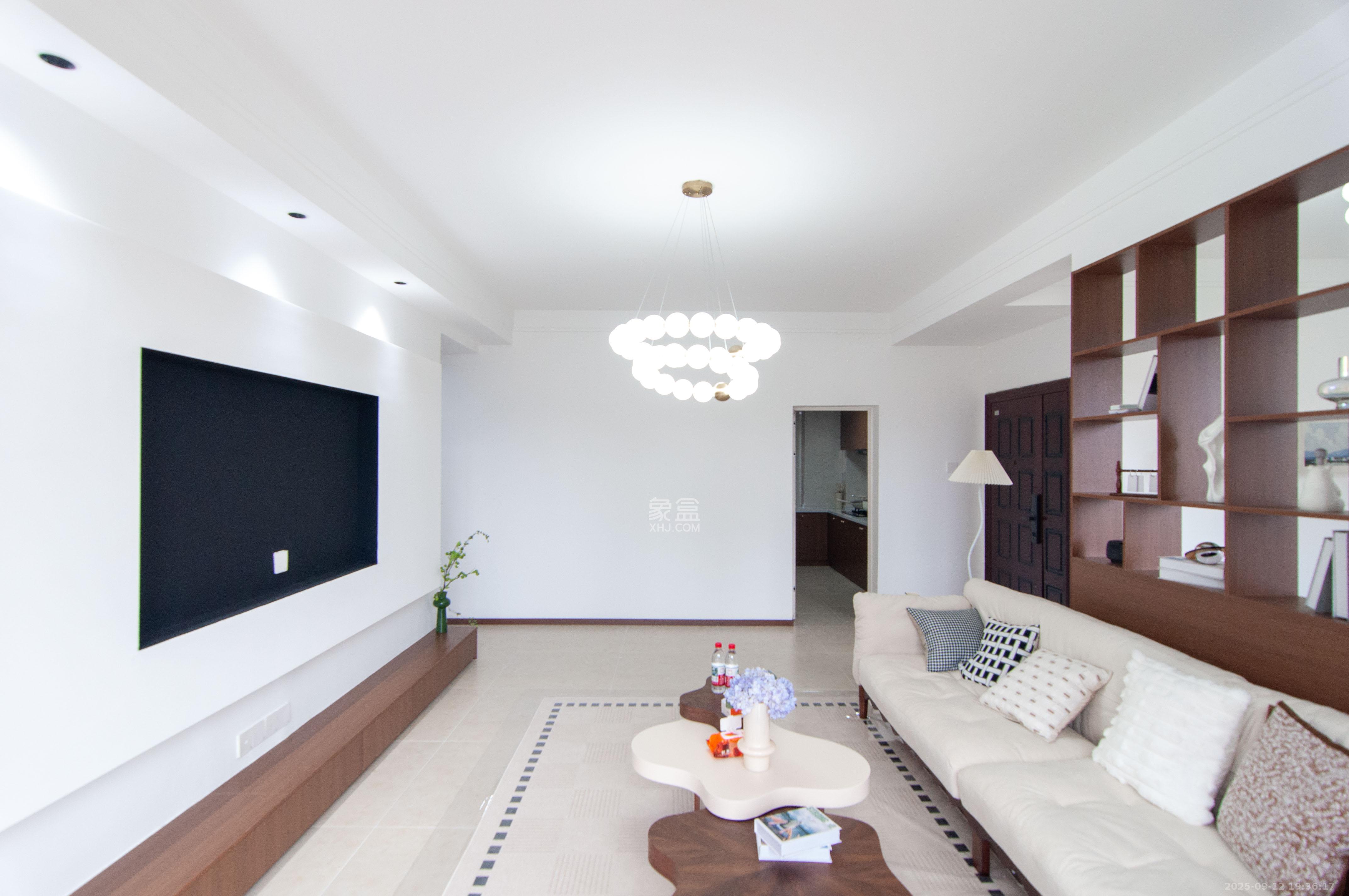 沁园春御院  3室2厅2卫    127.8万 沁园春御院  3室2厅2卫    127.8万客厅