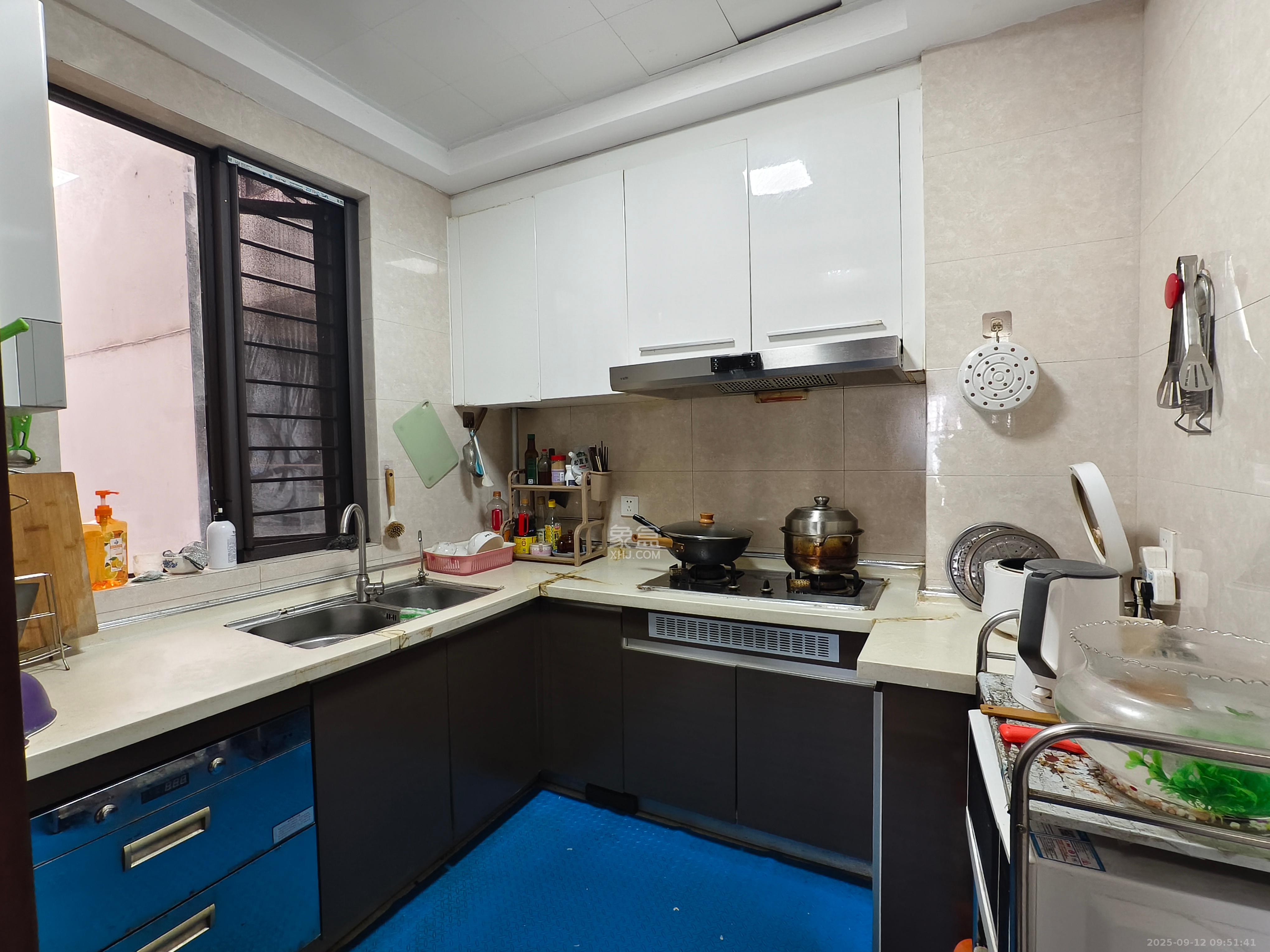 中海国际三期 1室2厅2卫 2100.0元/月 中海国际三期 1室2厅2卫 2100.0元/月室内图