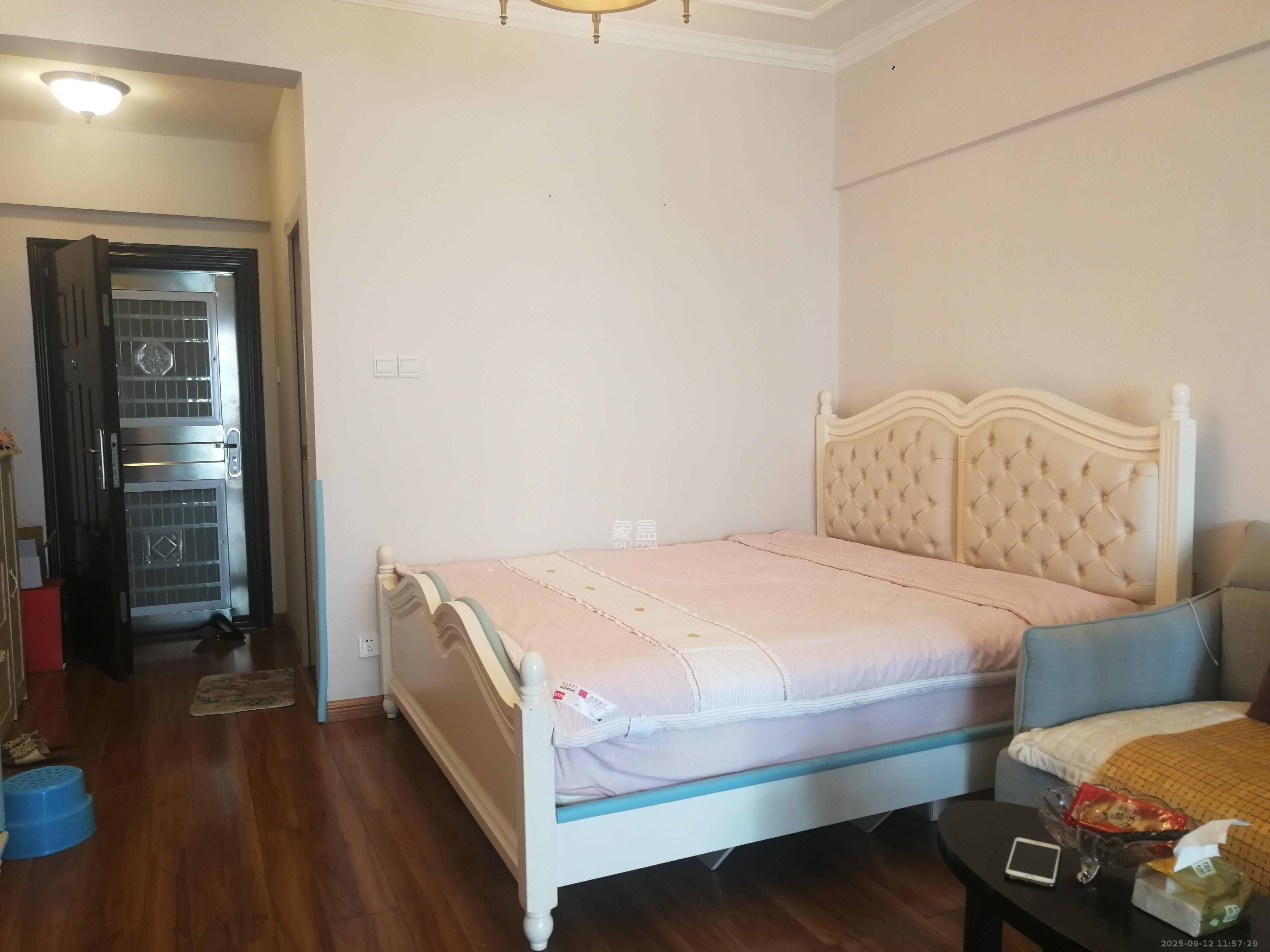 山水湾  1室1厅1卫    1600.0元/月室内图