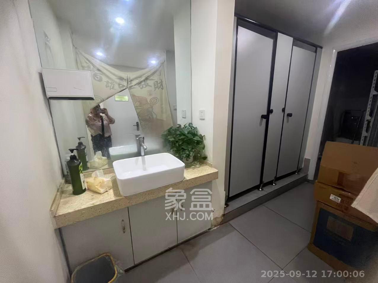 万坤图财富广场  1室1厅1卫    8500.0元/月 万坤图财富广场  1室1厅1卫    8500.0元/月室内图