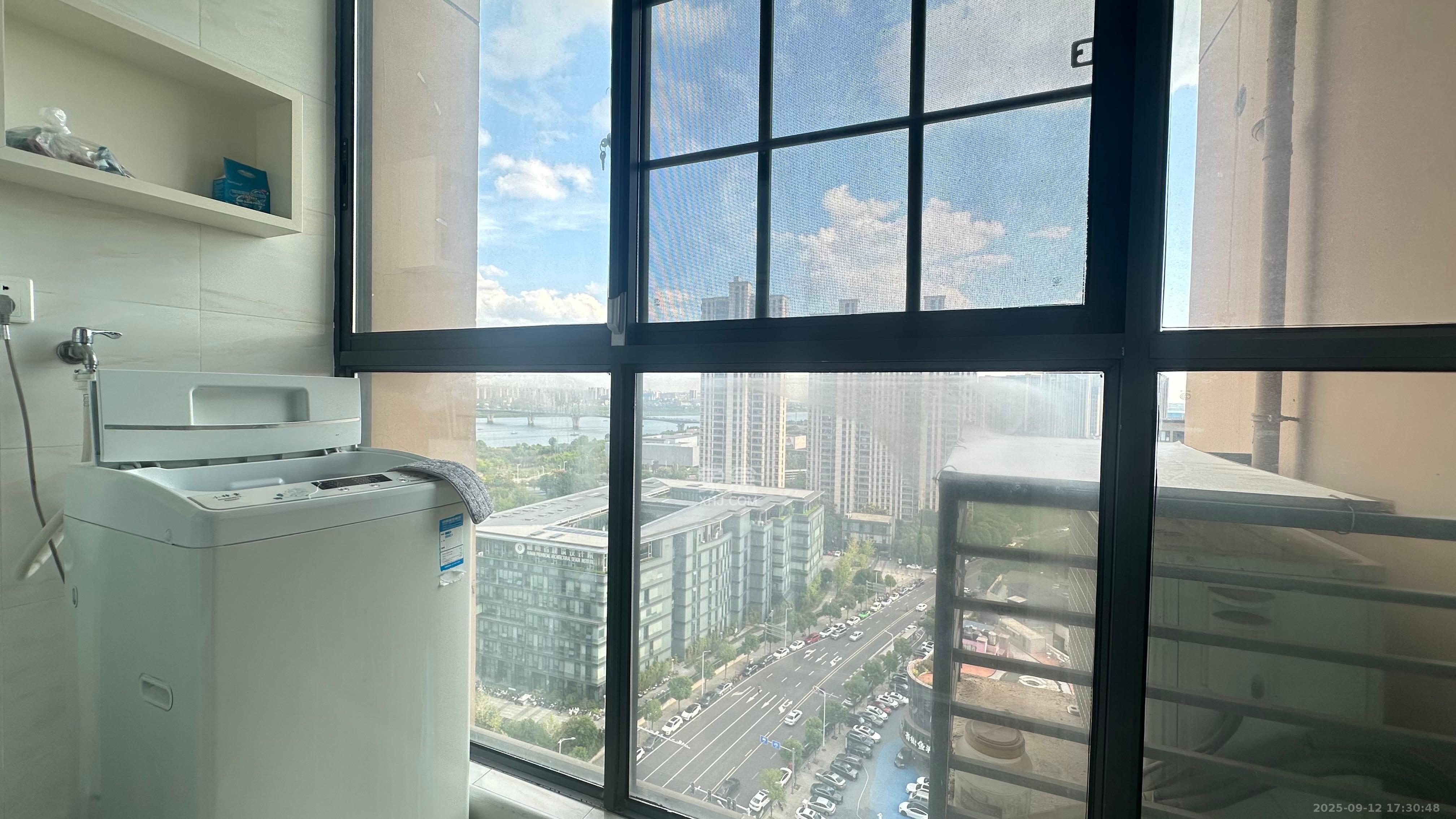 COCO蜜城  3室2厅1卫    2500.0元/月室内图