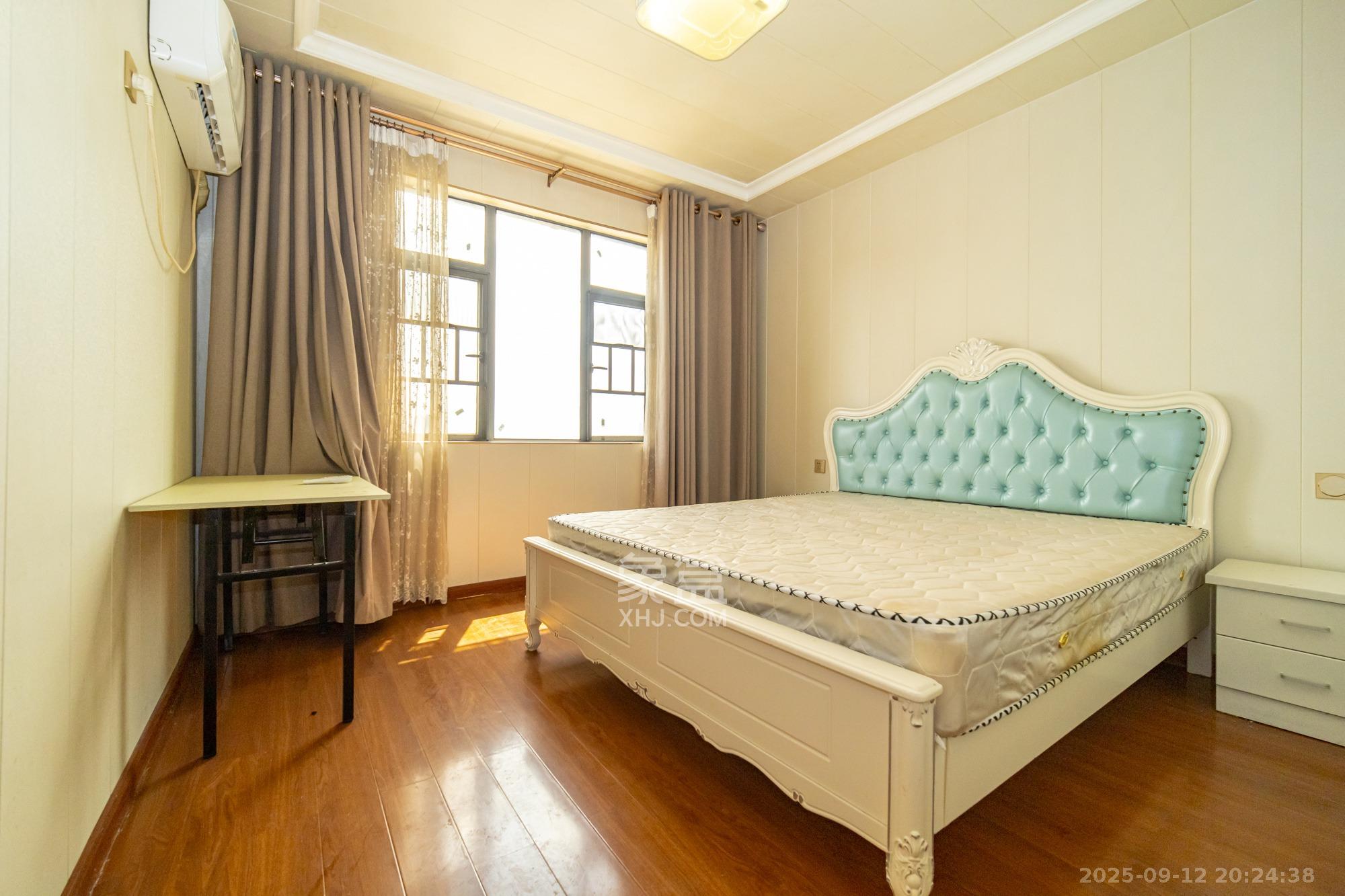 悦湖山 4室2厅2卫 69.8万 悦湖山 4室2厅2卫 69.8万卧室