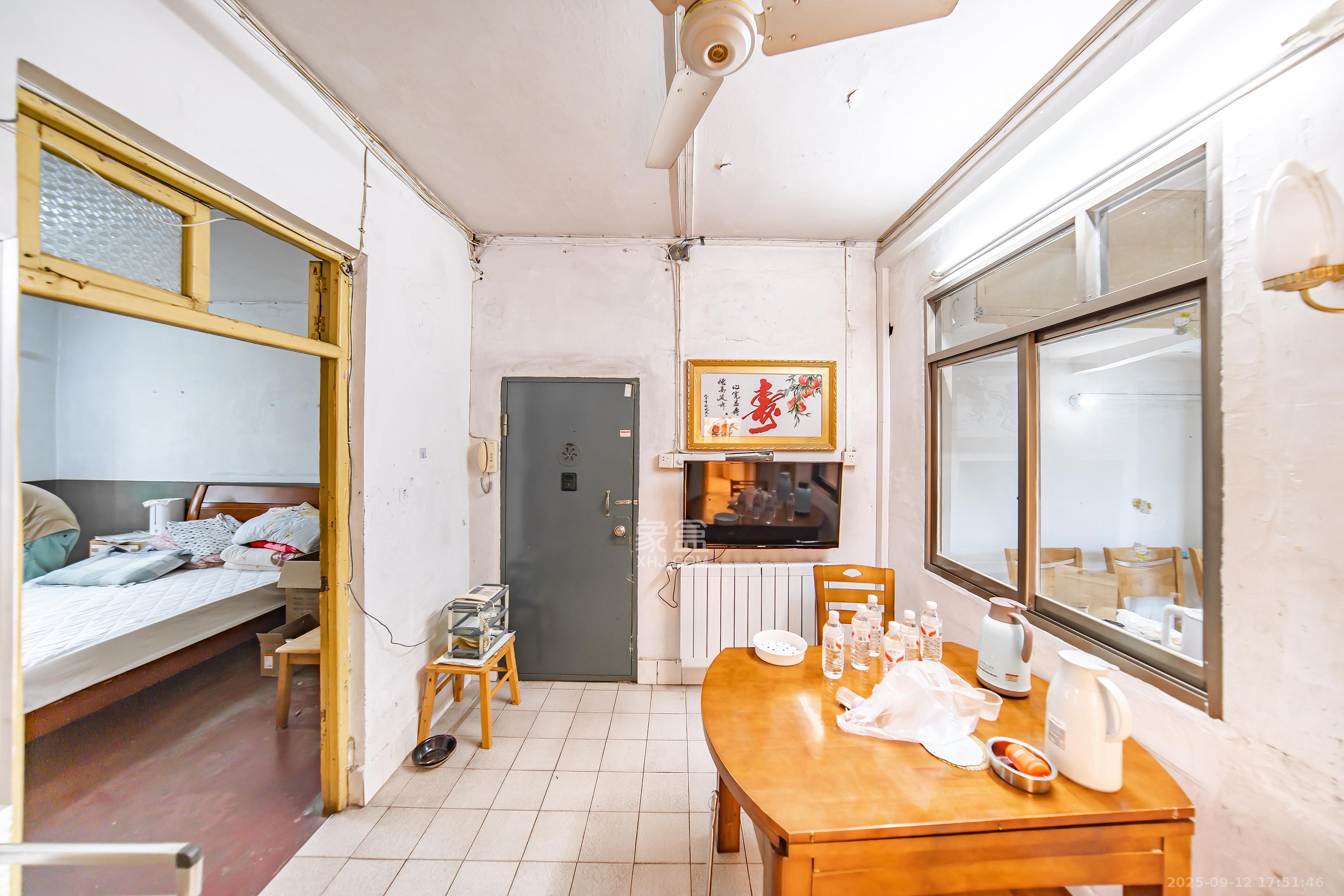 湖南大学红叶楼 3室1厅1卫 77.0万 湖南大学红叶楼 3室1厅1卫 77.0万客厅