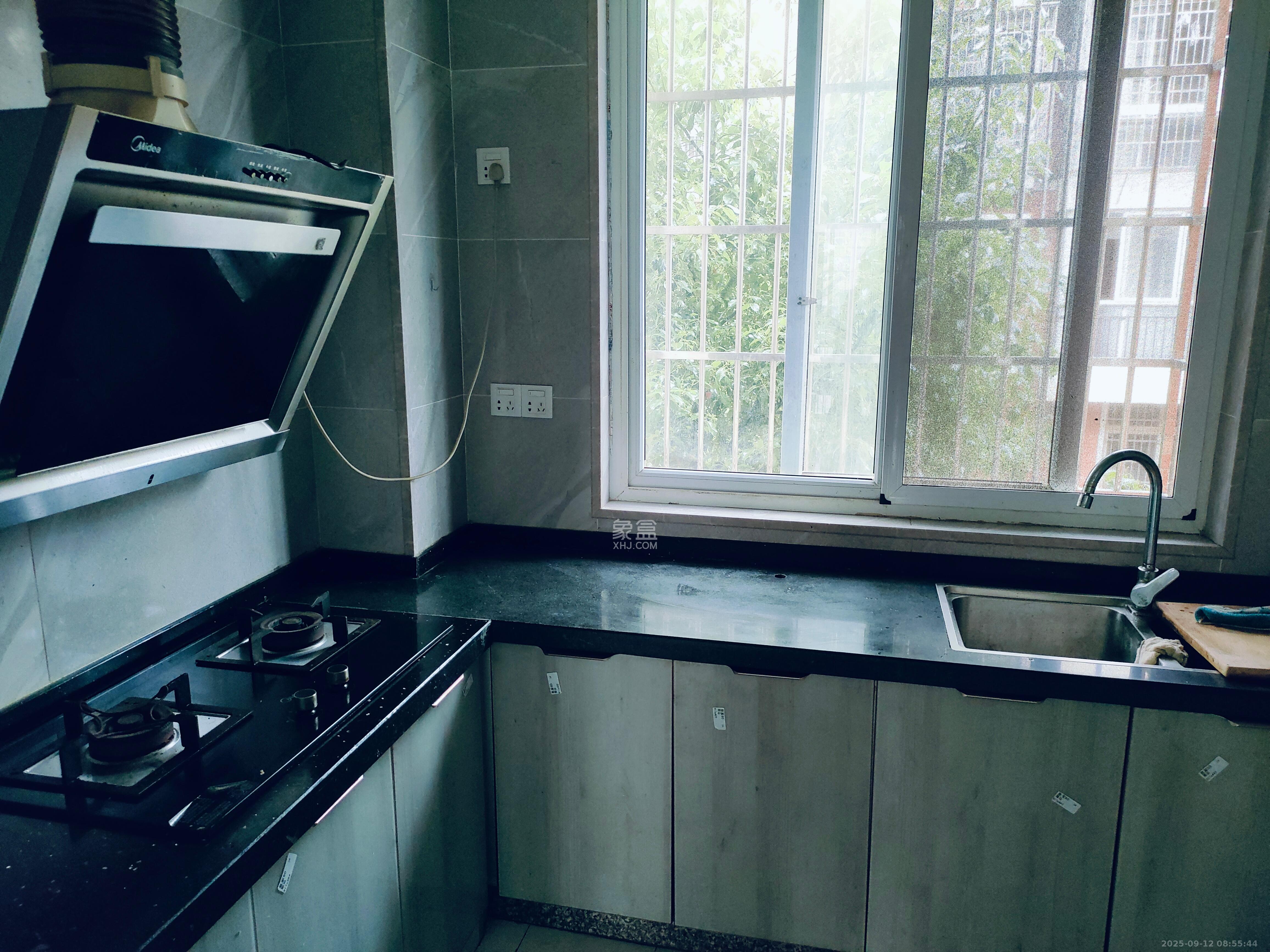 金鹰机电大市场  2室2厅1卫    1300.0元/月室内图