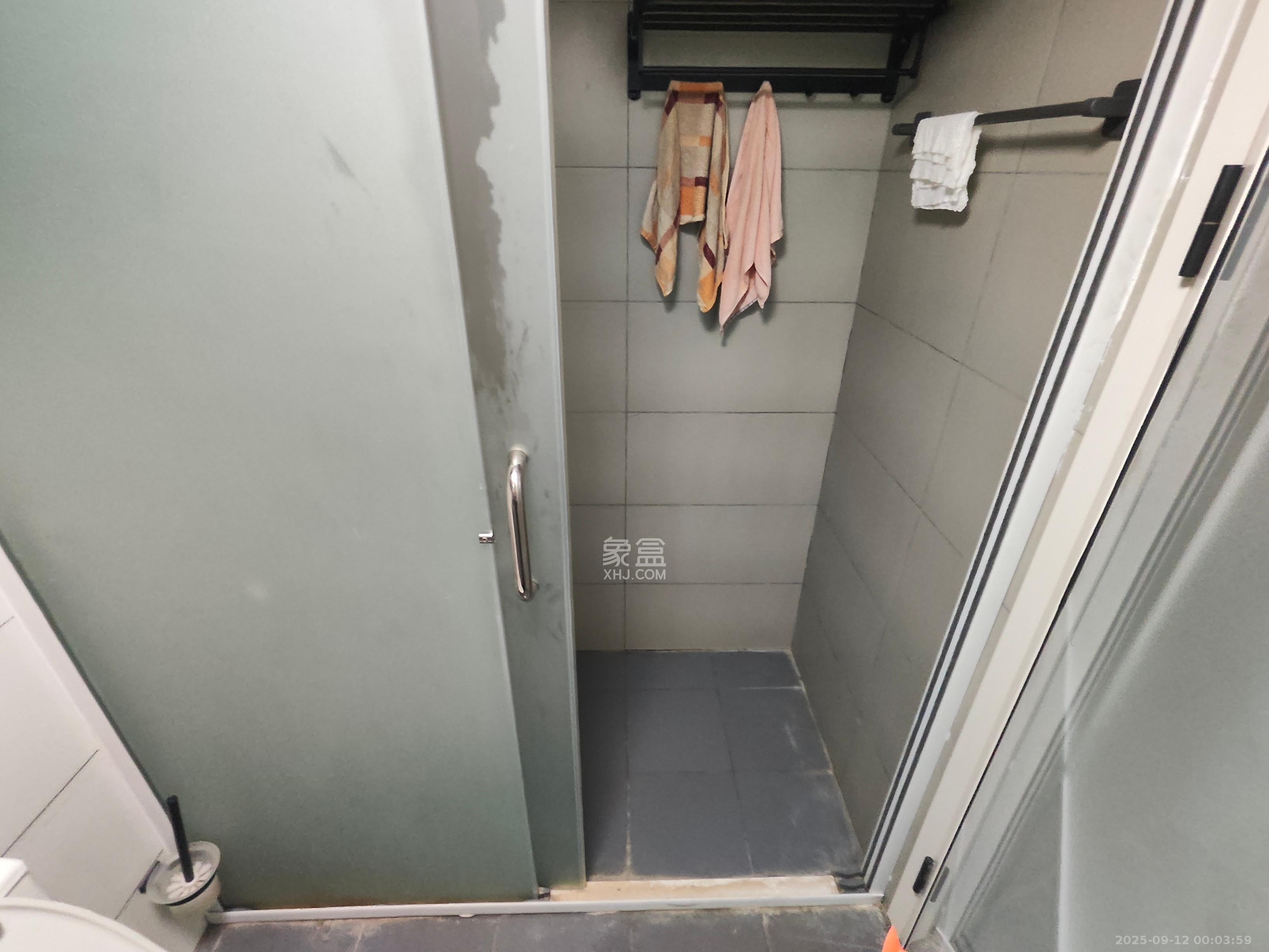 振业城三期  1室1厅1卫    1900.0元/月 振业城三期  1室1厅1卫    1900.0元/月室内图