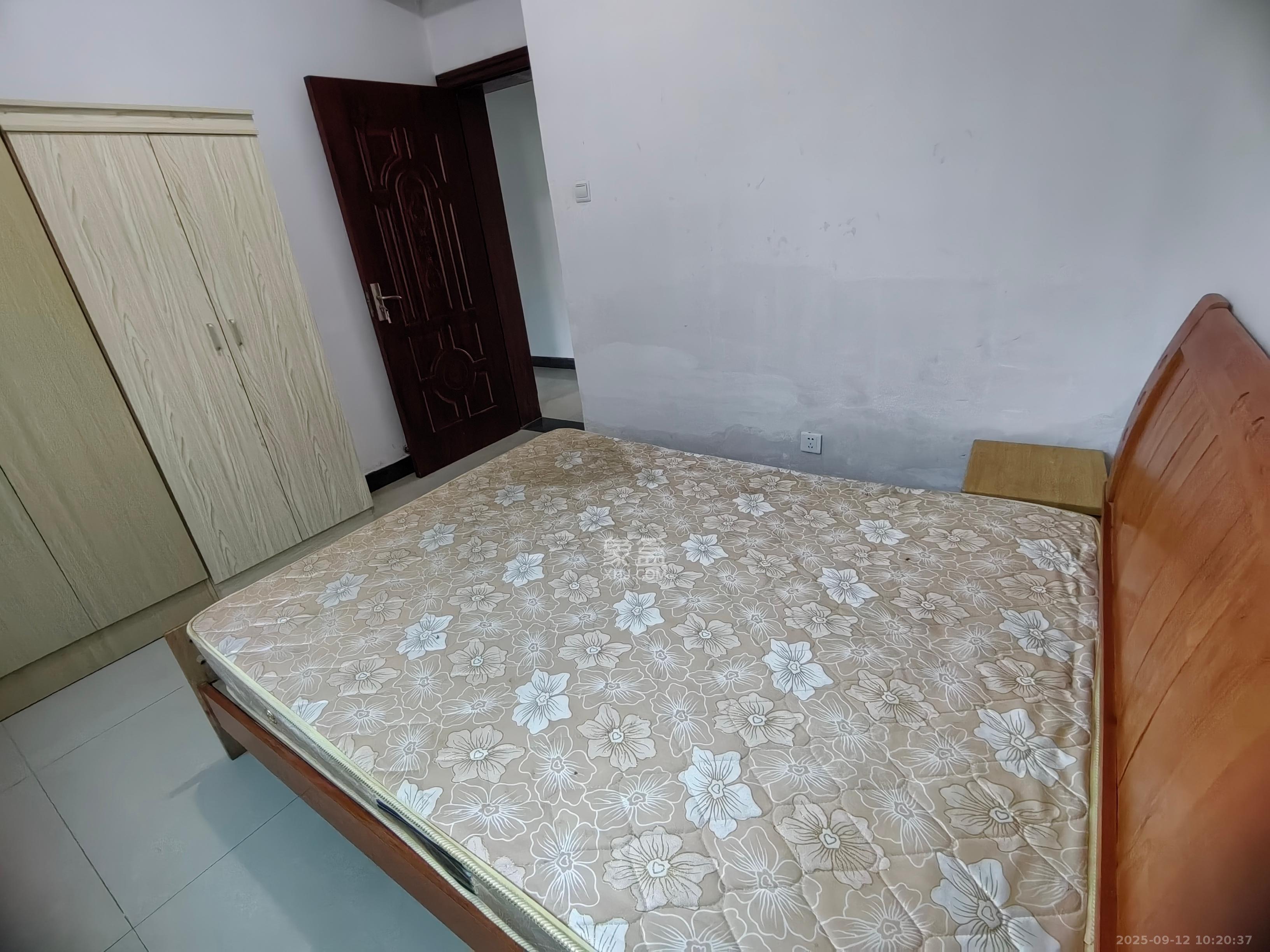 洞井二小区 3室2厅1卫 1900.0元/月 洞井二小区 3室2厅1卫 1900.0元/月室内图