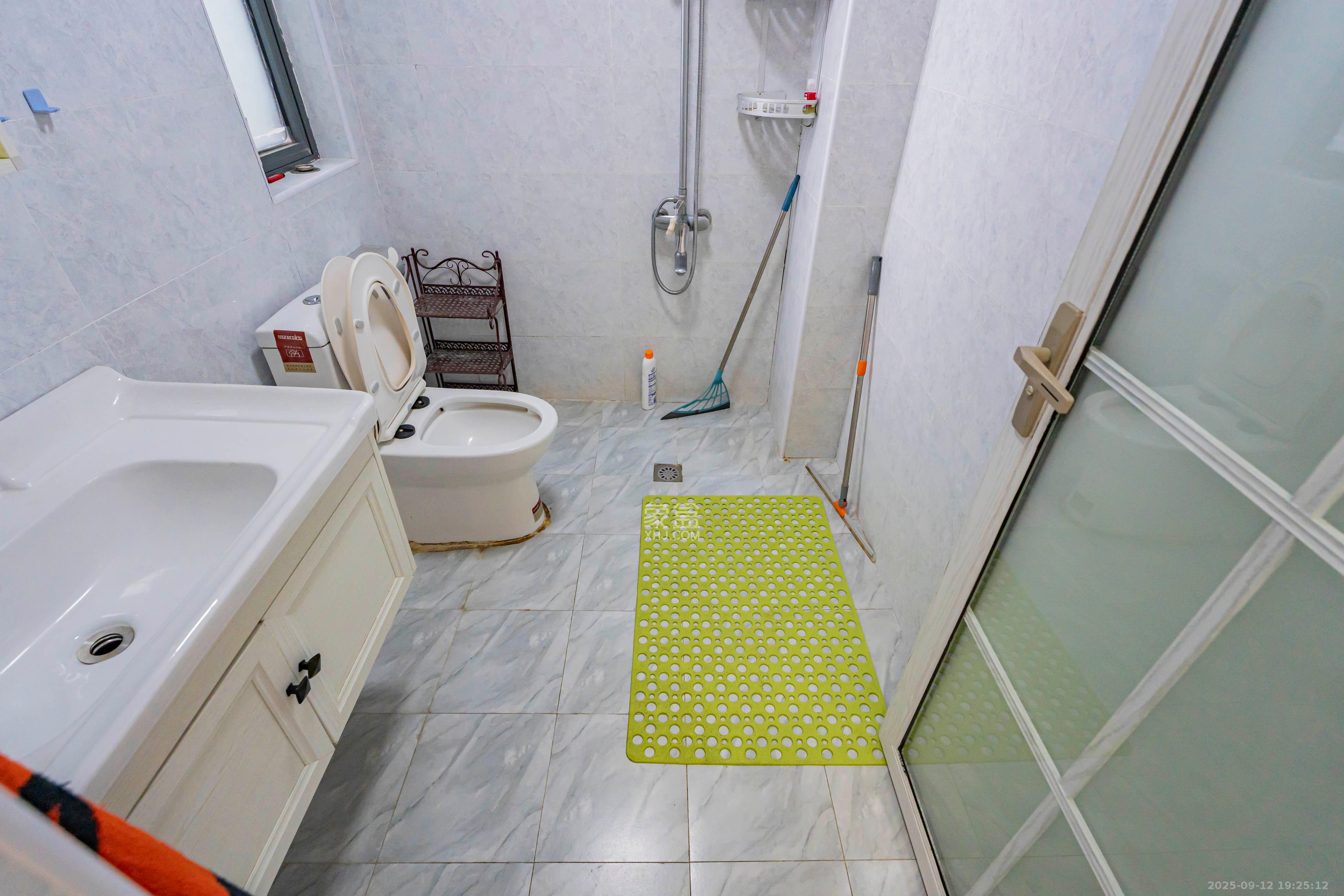 里约荟 3室2厅2卫 90.0万 里约荟 3室2厅2卫 90.0万卫生间