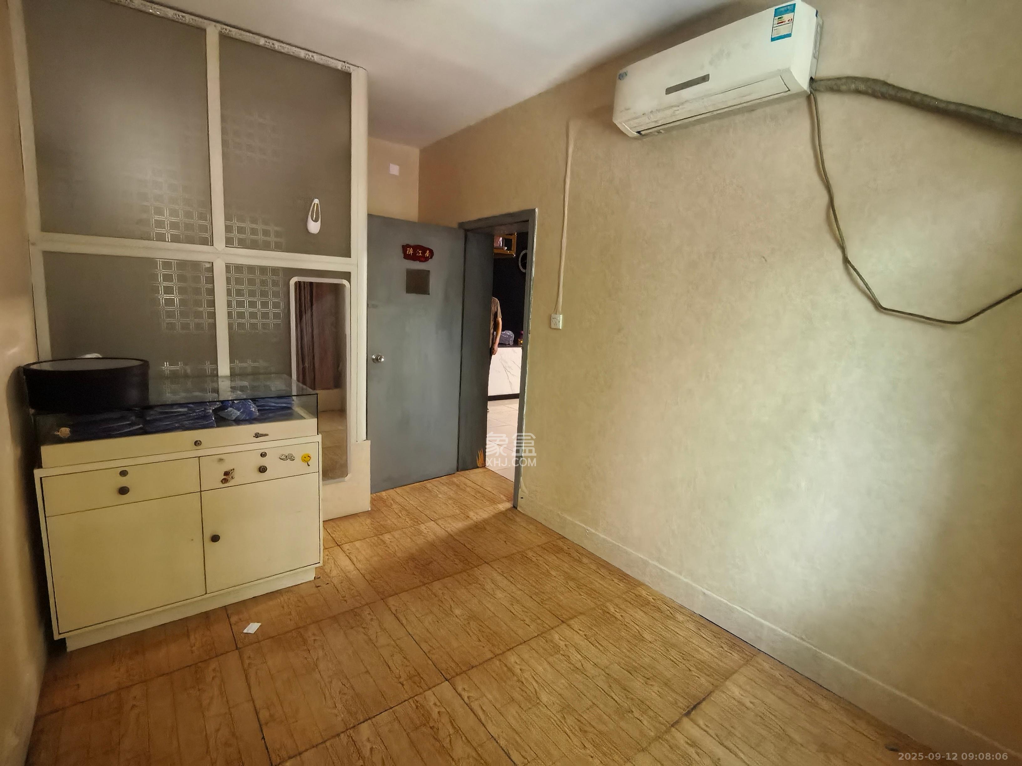 中南汽车世界  3室0厅0卫    1200.0元/月室内图