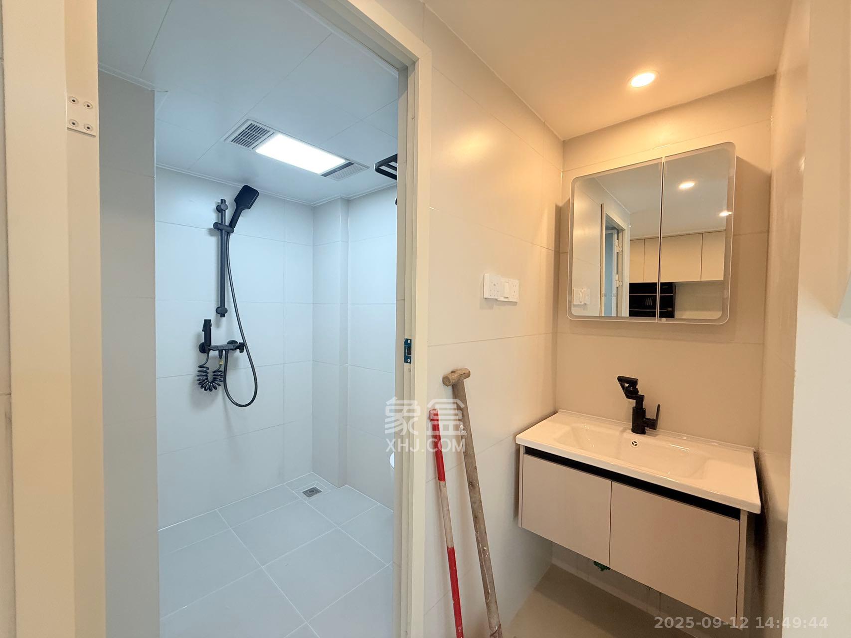 卓越中寰 2室1厅1卫 2500.0元/月 卓越中寰 2室1厅1卫 2500.0元/月室内图