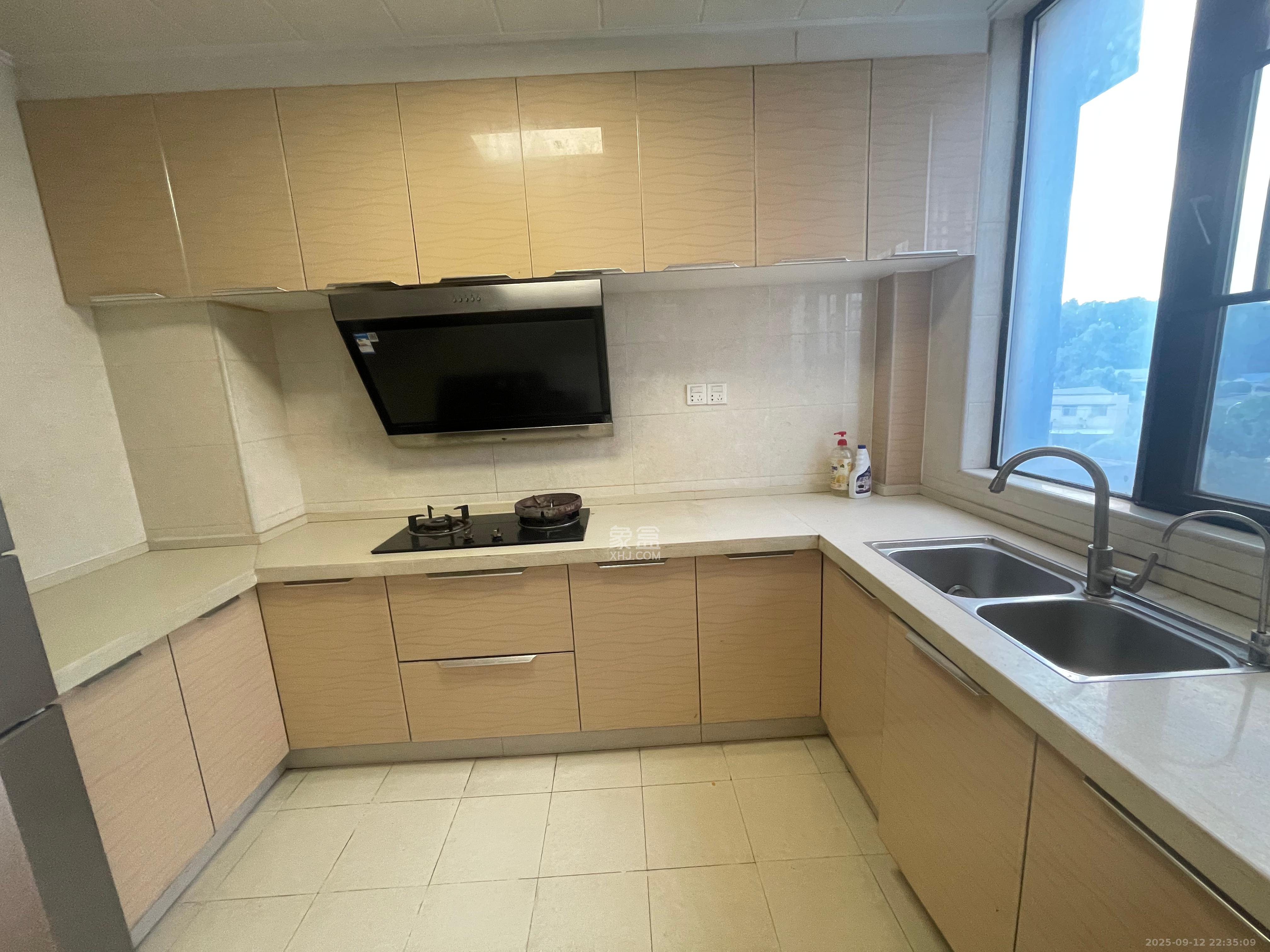 中信凯旋城（中信新城四期）  1室2厅2卫    2450.0元/月室内图