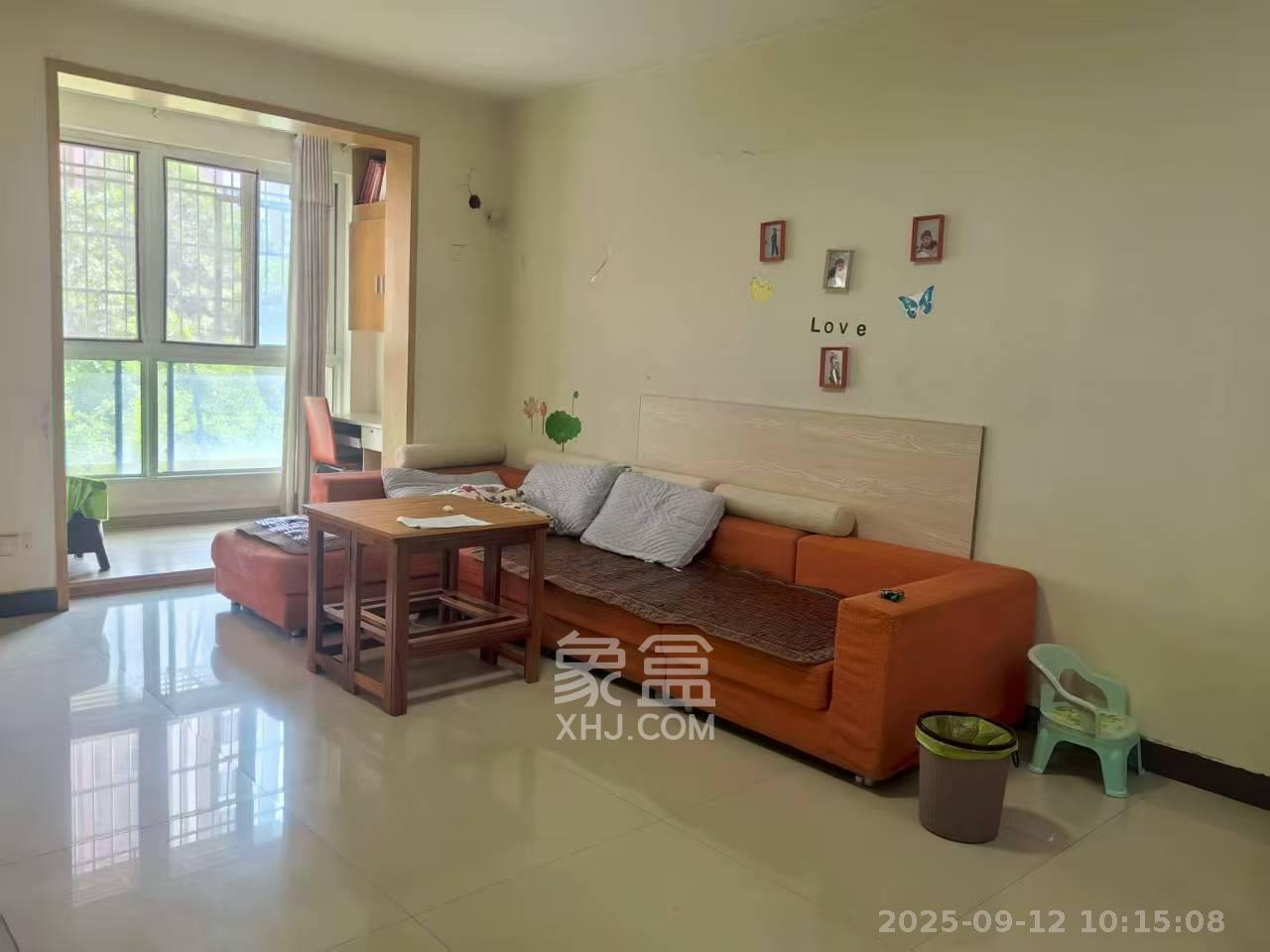 香槟小镇(香槟花苑) 3室2厅1卫 1800.0元/月 香槟小镇(香槟花苑) 3室2厅1卫 1800.0元/月室内图