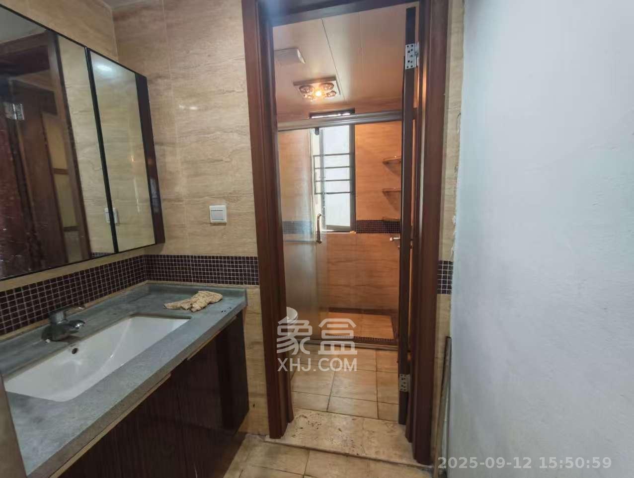 万科城  4室2厅2卫    3200.0元/月室内图