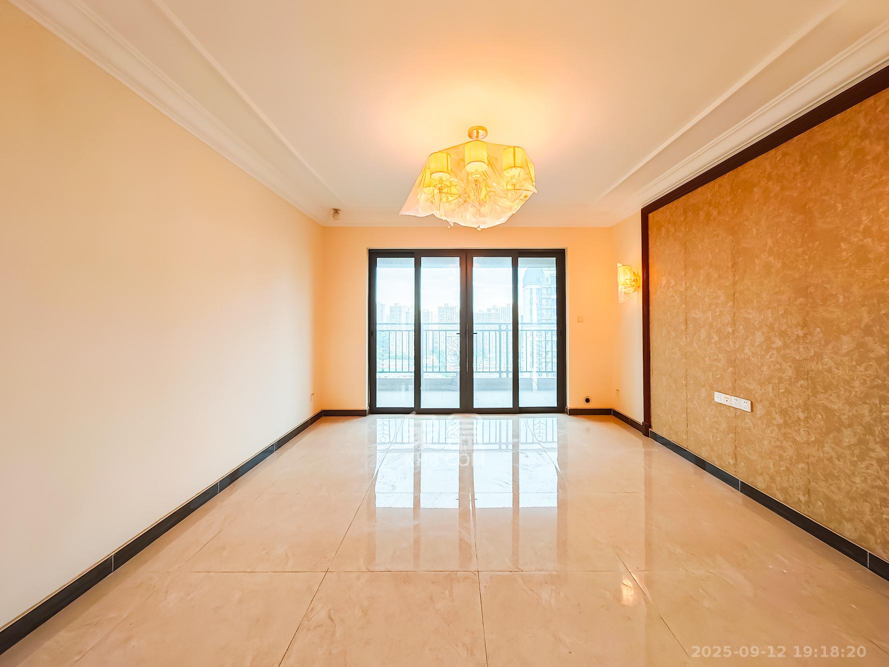 恒大御景天下城一期 4室2厅2卫 93.0万 恒大御景天下城一期 4室2厅2卫 93.0万客厅