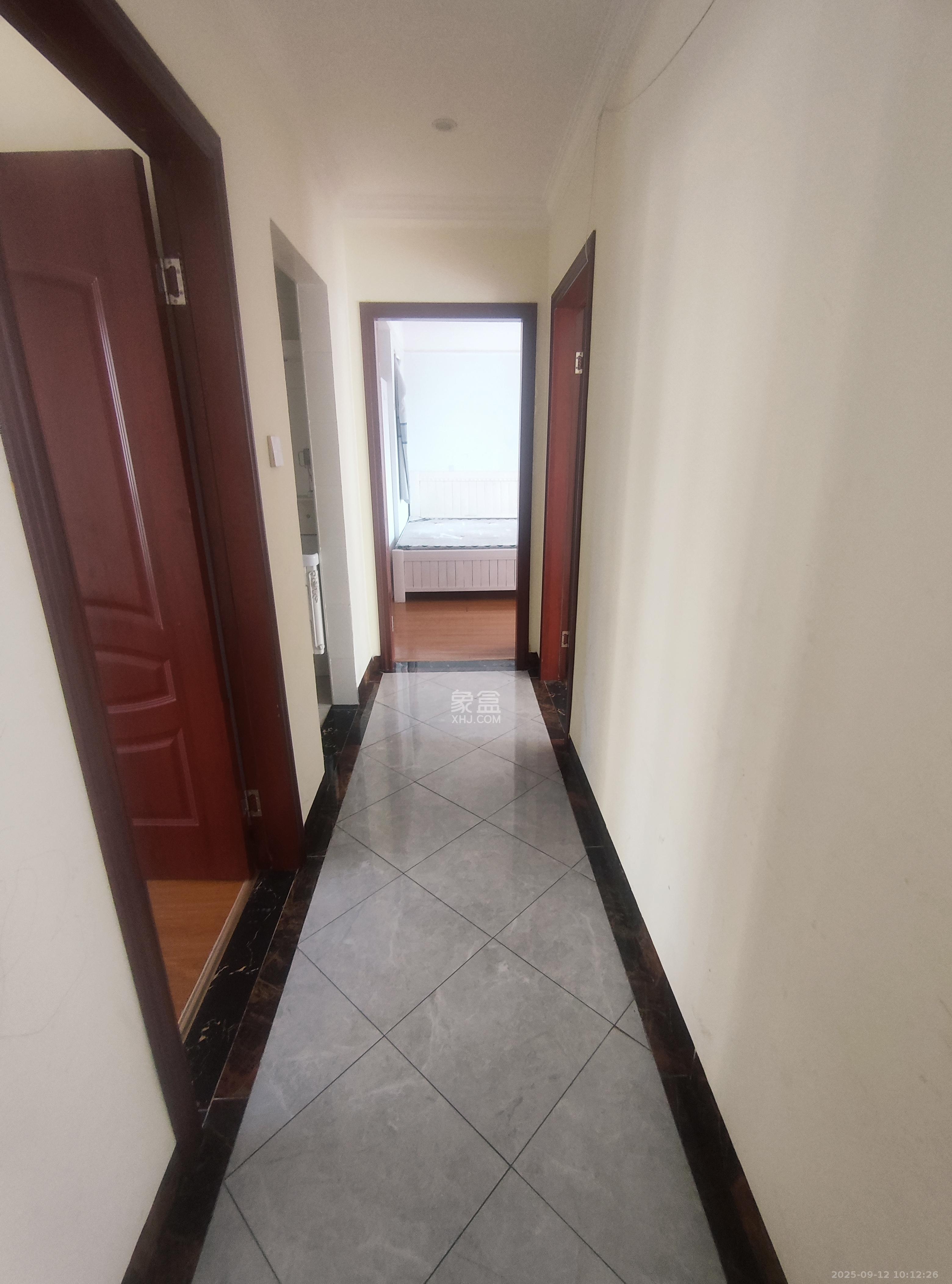 天麓尚层 4室2厅2卫 3000.0元/月 天麓尚层 4室2厅2卫 3000.0元/月室内图