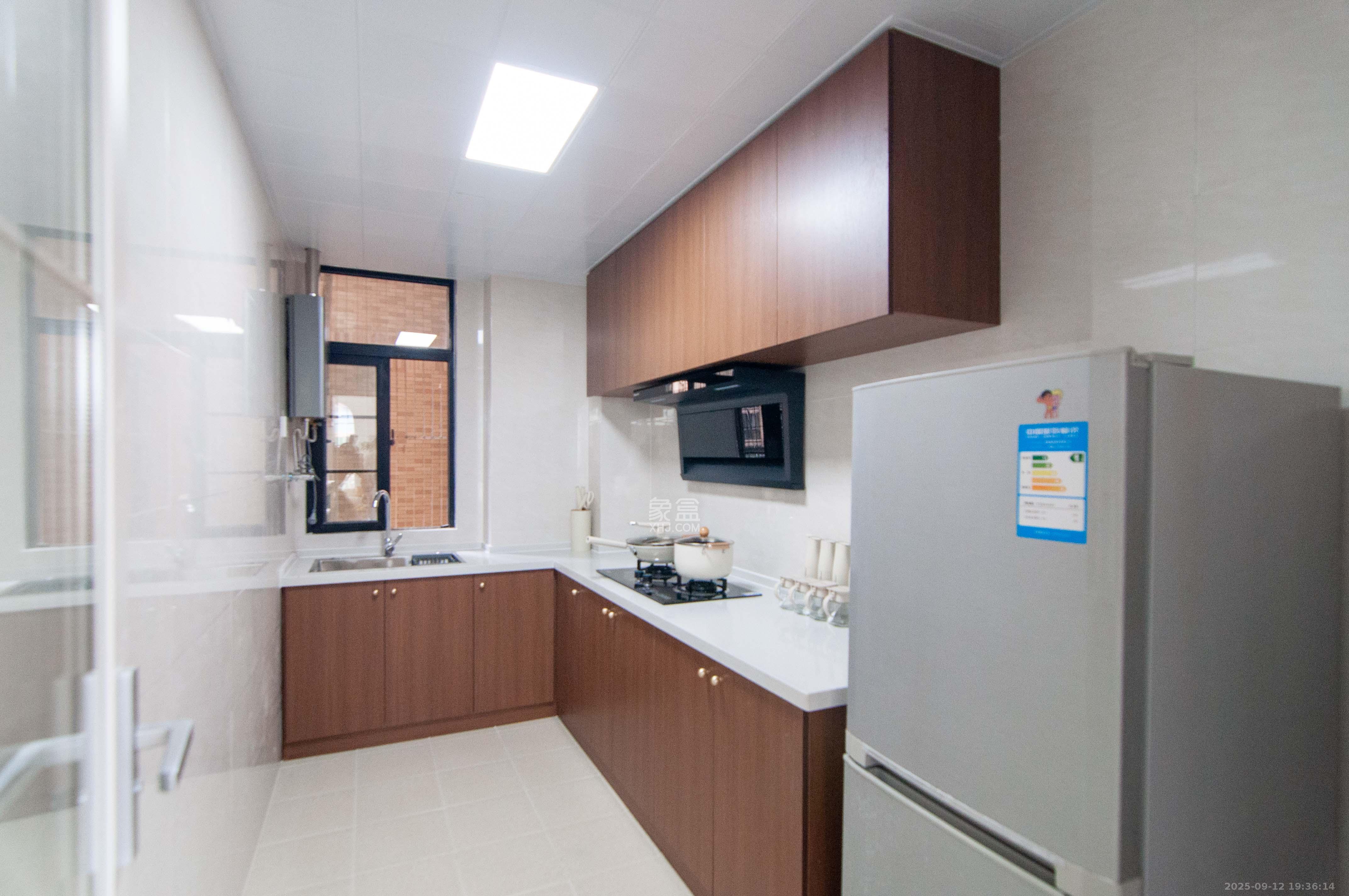 沁园春御院  3室2厅2卫    127.8万 沁园春御院  3室2厅2卫    127.8万厨房