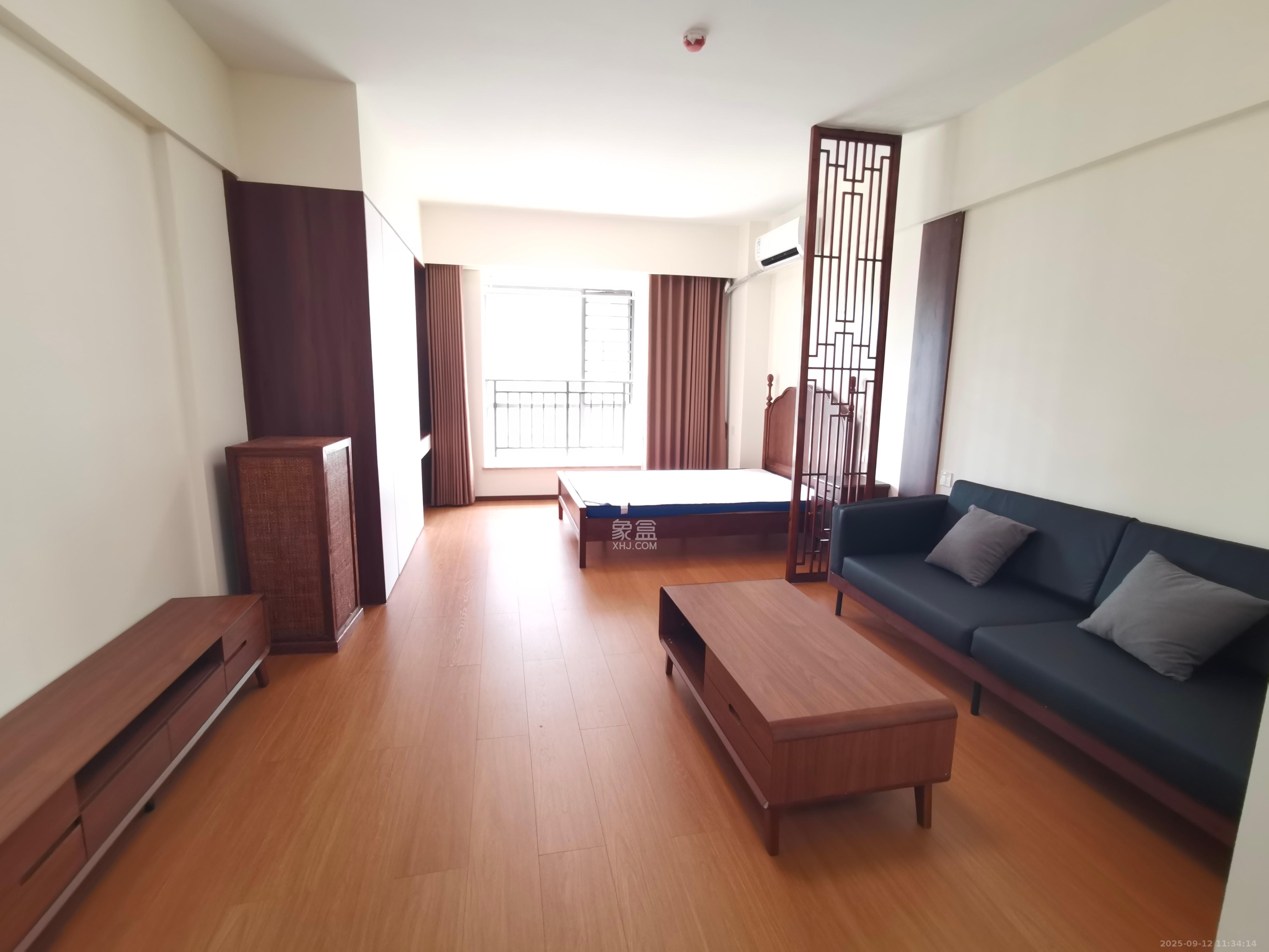 西子一间  1室1厅1卫    1880.0元/月 西子一间  1室1厅1卫    1880.0元/月