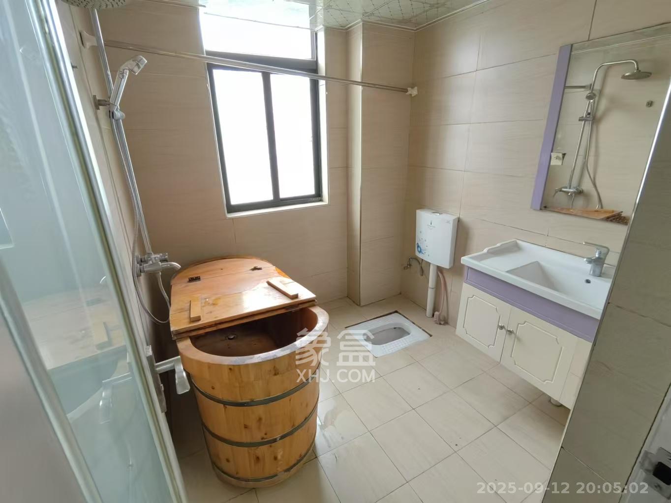 钱隆樽品(一、二、三期)  3室2厅2卫    1900.0元/月室内图