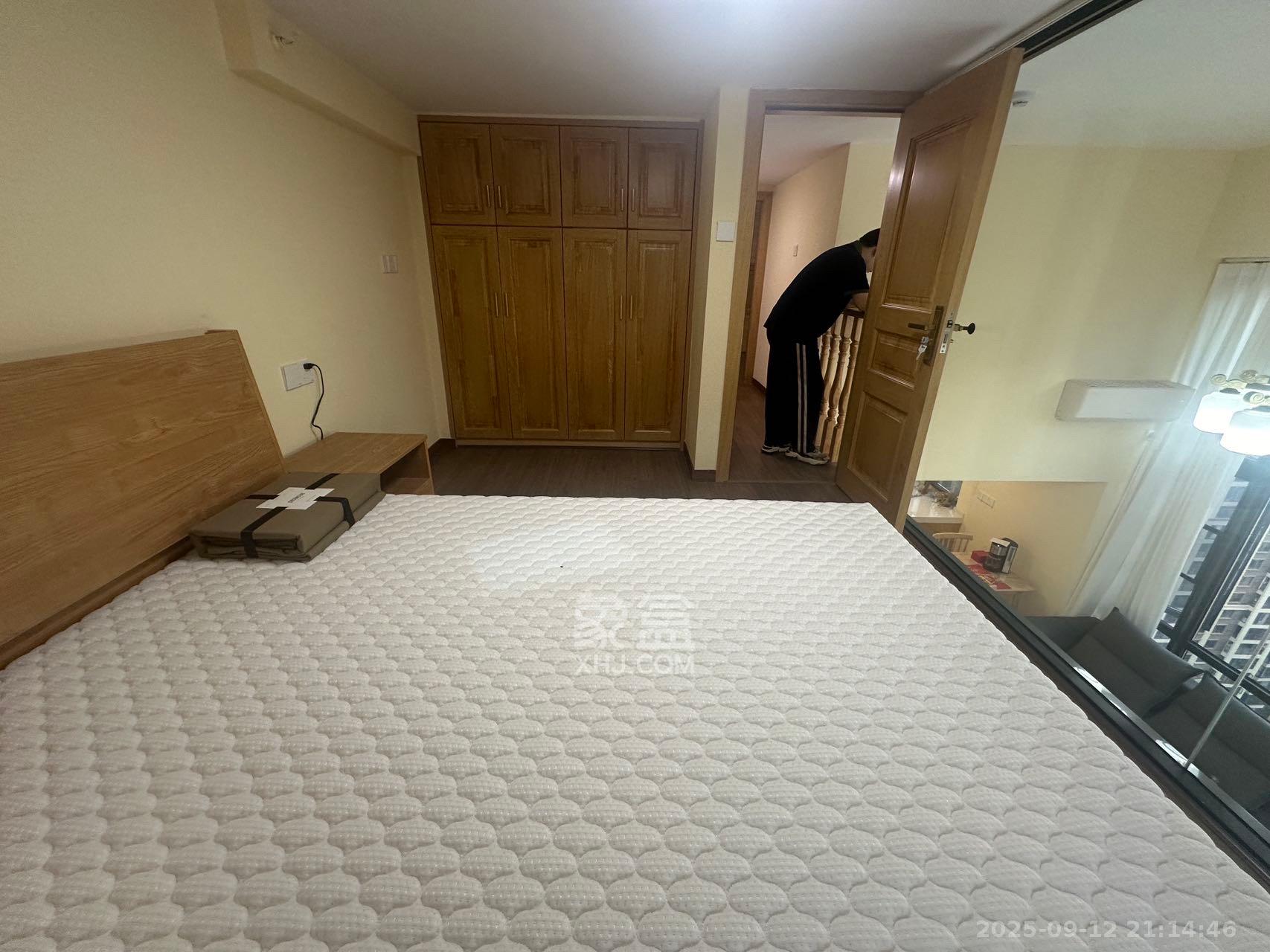 世茂璀璨天城公寓  3室2厅2卫    2800.0元/月室内图